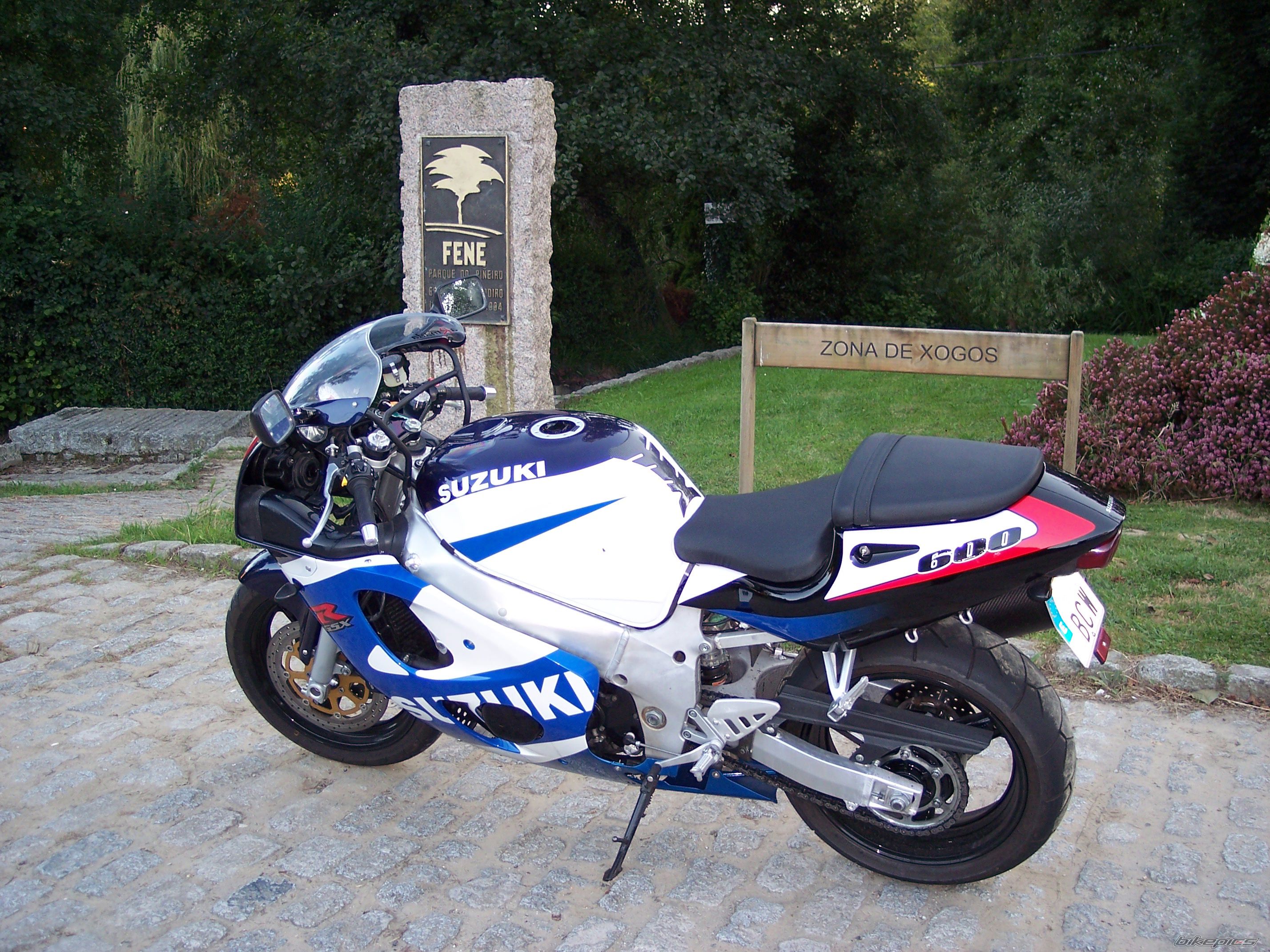 2000 SUZUKI GSX R 600 | Picture 1004585 motorcycle photo