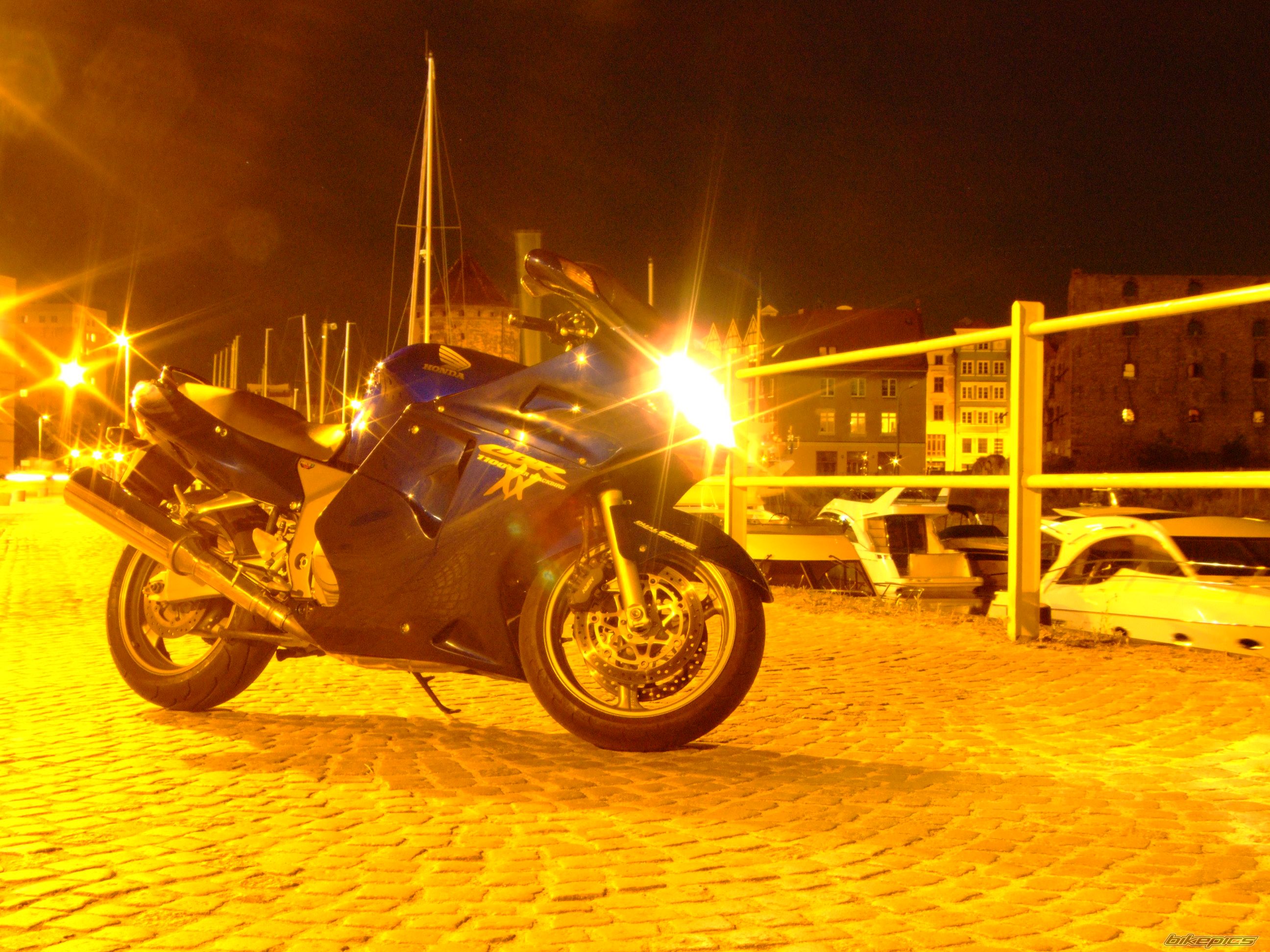 2001 HONDA CBR 1100 BLACKBIRD | Picture 1006390 motorcycle photo
