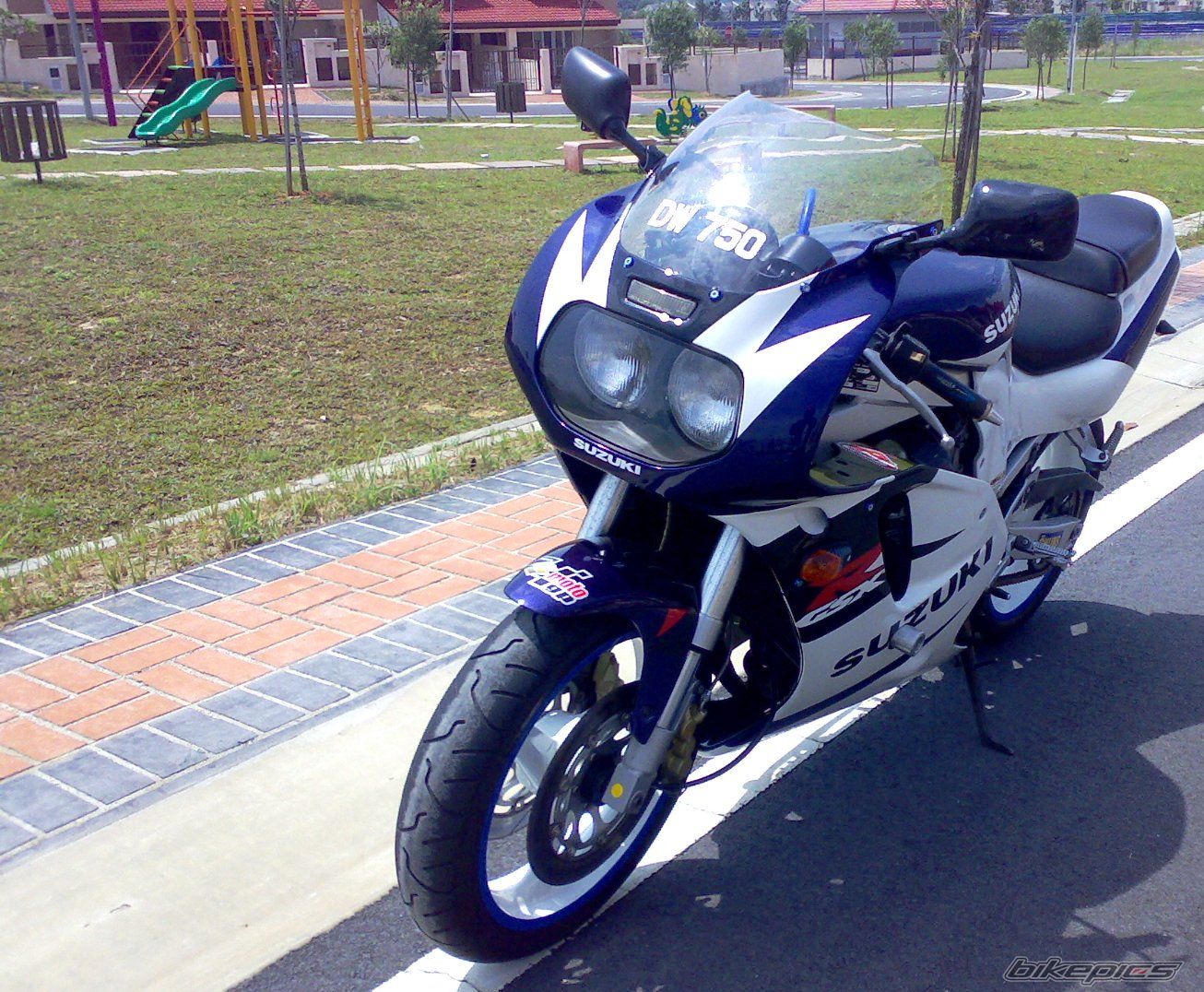 1993 SUZUKI GSX R 750 | Picture 1010874 motorcycle photo