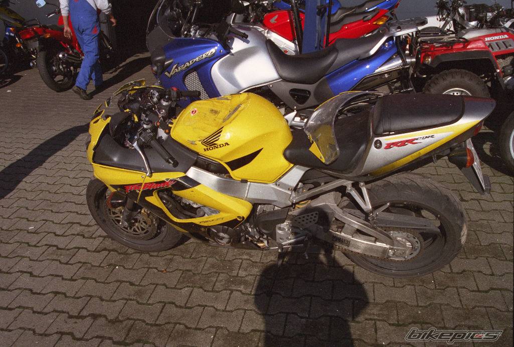2001 HONDA CBR 900 | Picture 10116 motorcycle photo