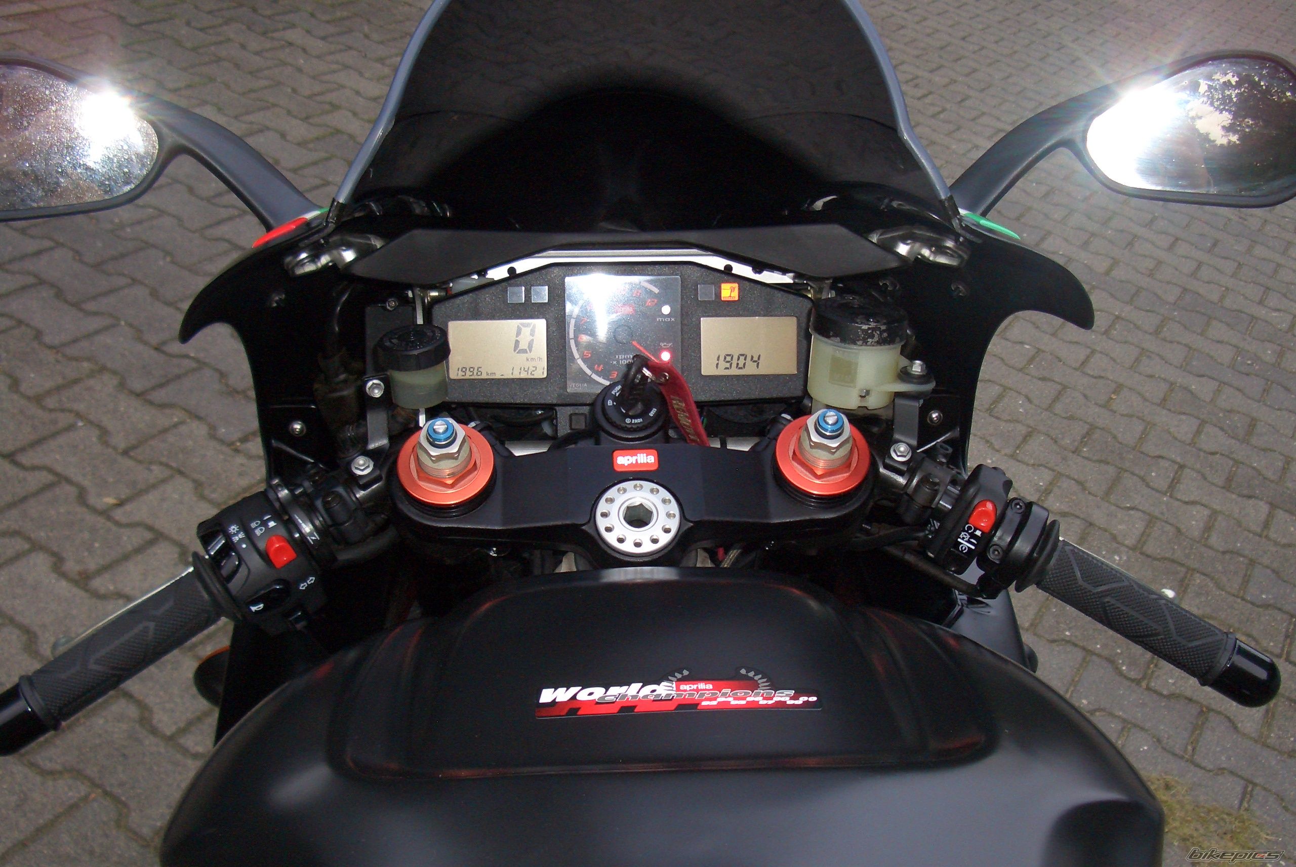 2001 APRILIA RSV 1000 MILLE | Picture 1014317 motorcycle photo