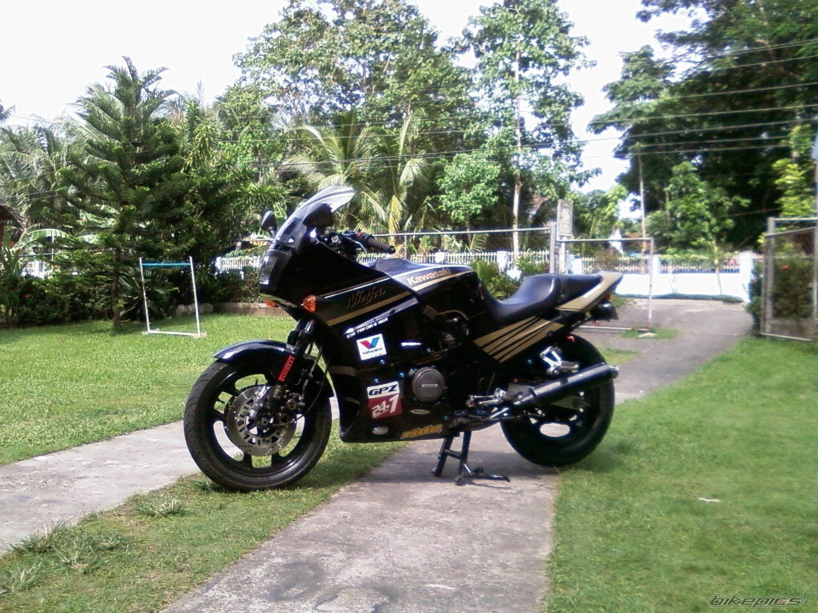 1989 KAWASAKI GPZ 400 | Picture 1029646 motorcycle photo