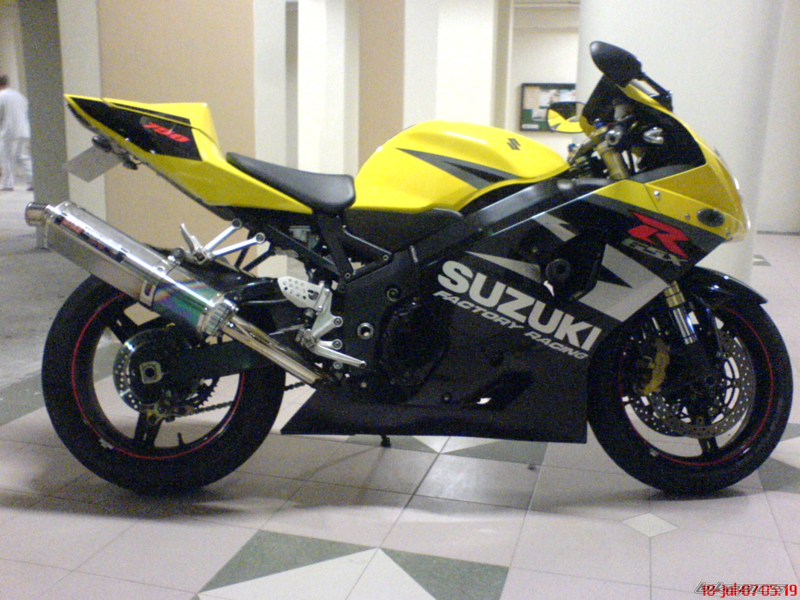 2004 SUZUKI GSX R 750 | Picture 1049038 motorcycle photo