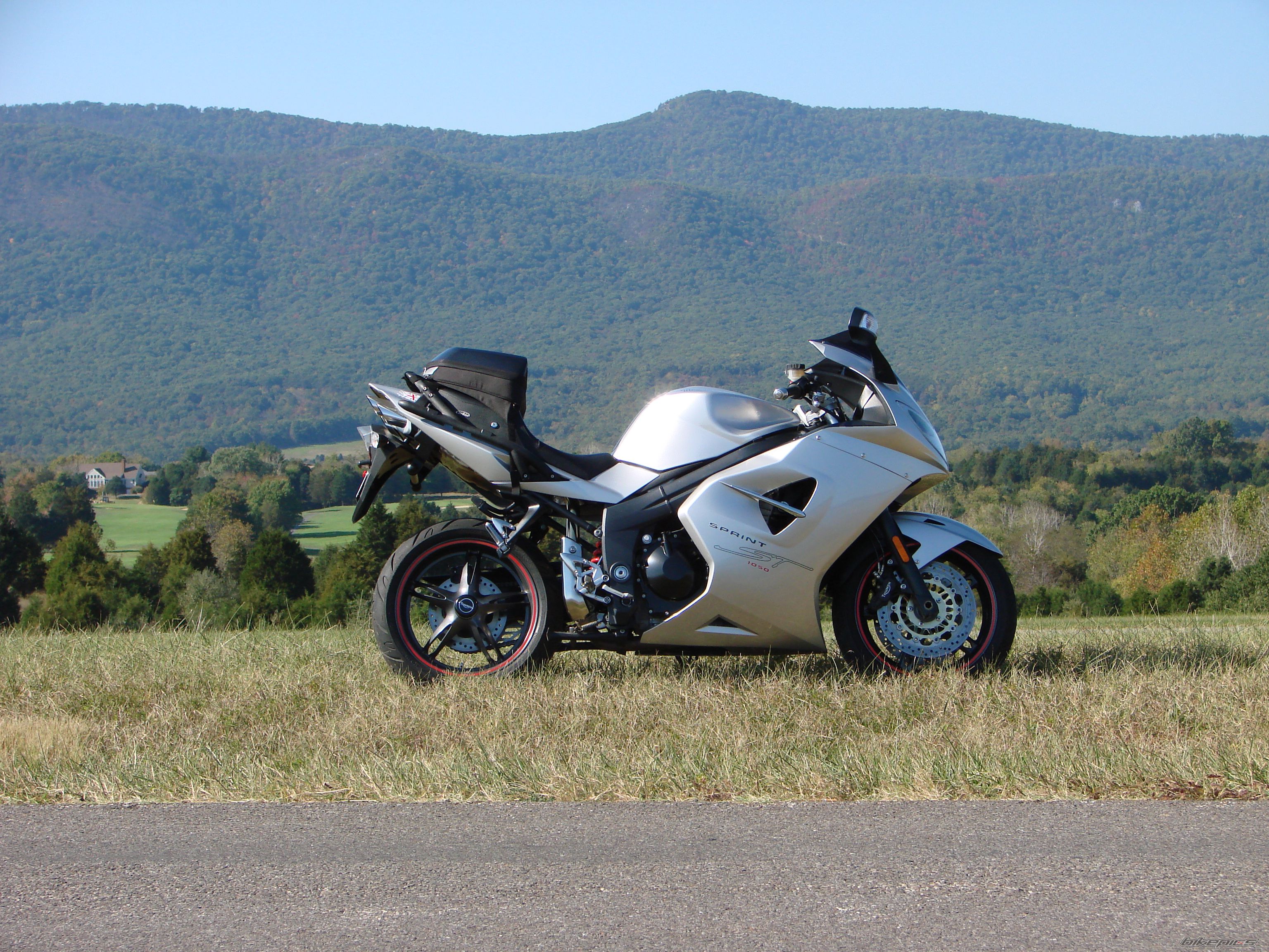 2005 TRIUMPH SPRINT ST | Picture 1056566 motorcycle photo