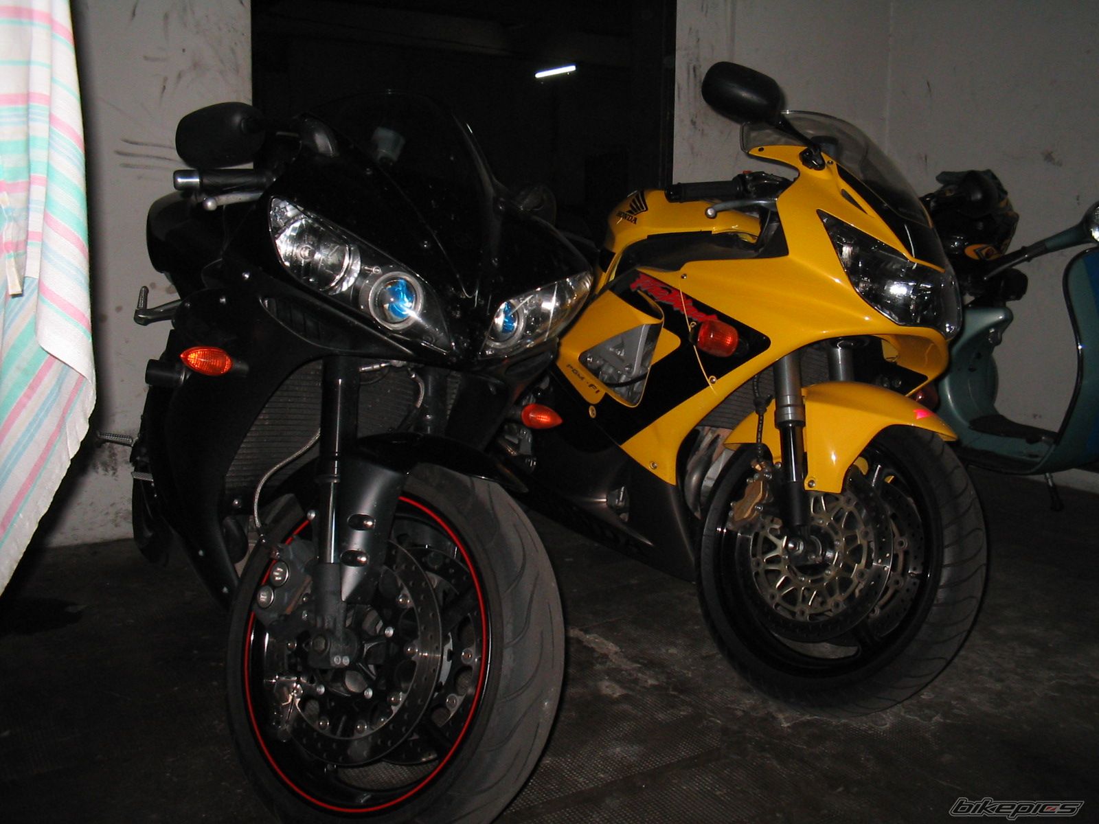 2001 HONDA CBR 900 | Picture 1060151 motorcycle photo