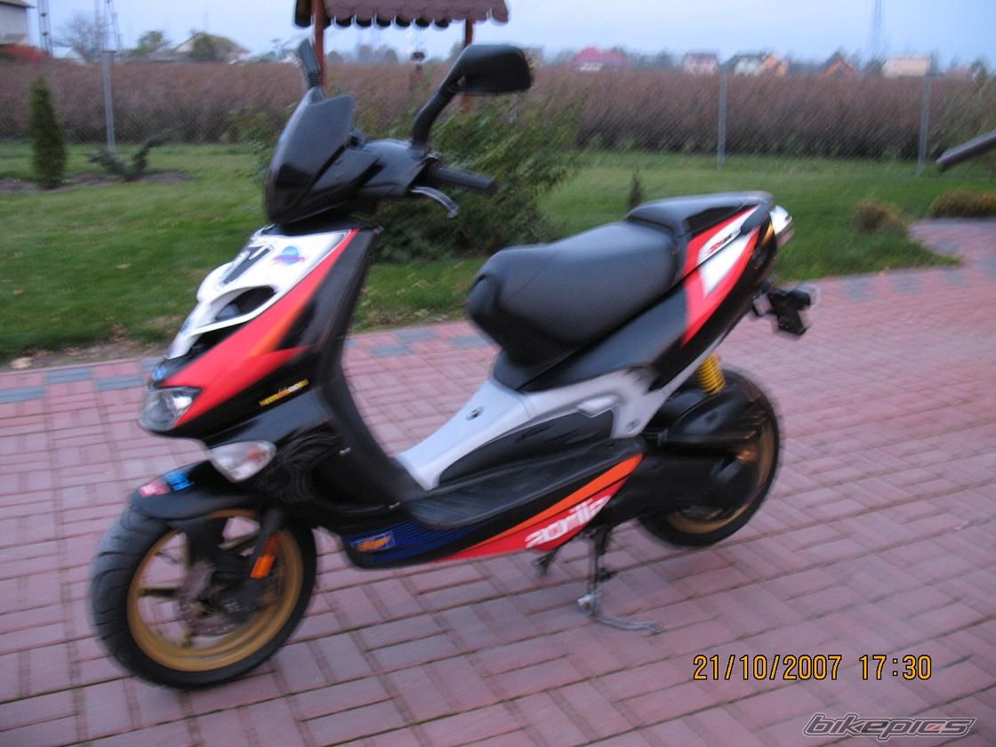 2004 APRILIA SR 50 | Picture 1062481 motorcycle photo