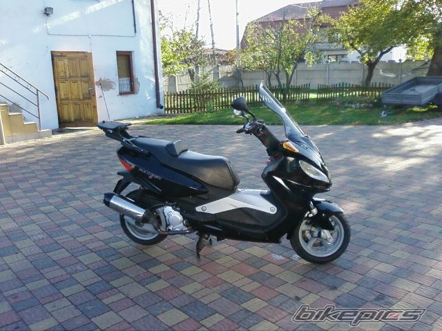 2003 MALAGUTI MADISON 400 | Picture 1062681 motorcycle photo