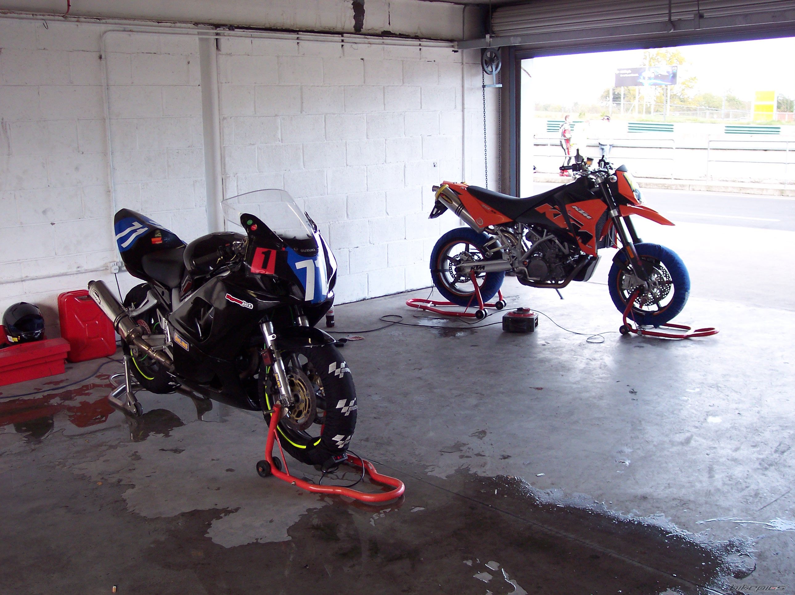 2006 KTM 950 SUPERMOTO | Picture 1070096 motorcycle photo