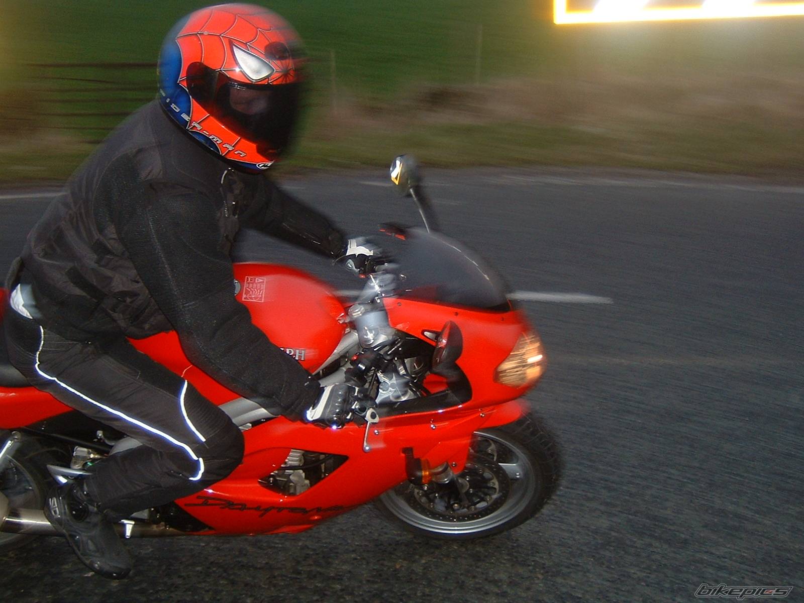 2004 TRIUMPH DAYTONA 955 | Picture 107399 motorcycle photo
