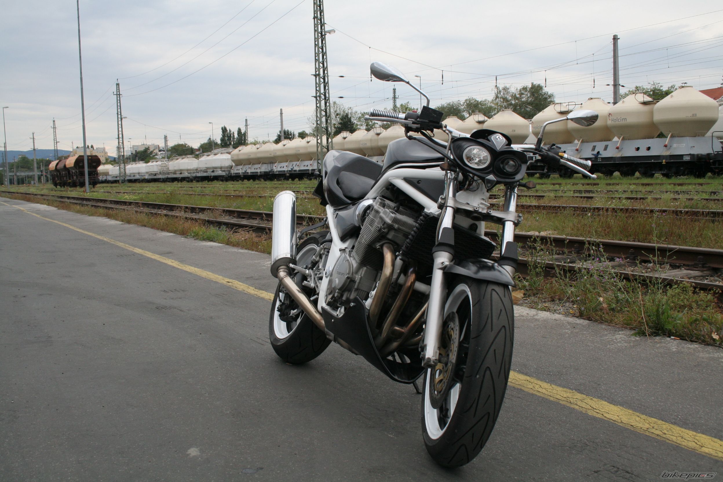 2003 SUZUKI BANDIT 600 | Picture 1100033 motorcycle photo