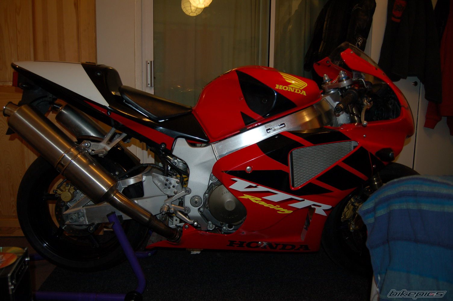 2001 HONDA VTR 1000 SP1 | Picture 1109744 motorcycle photo