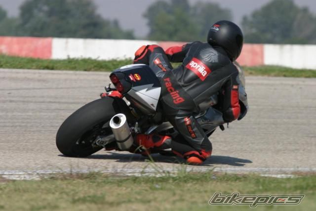 2002 APRILIA RSV 1000 MILLE | Picture 1111510 motorcycle photo