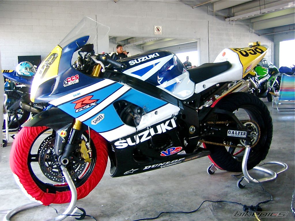 2004 SUZUKI GSX R 1000 | Picture 1114998 motorcycle photo