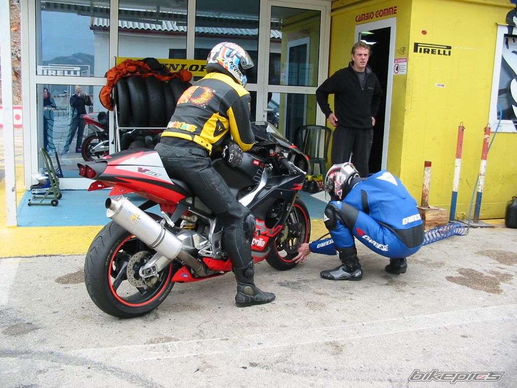 2001 APRILIA RSV 1000 MILLE | Picture 1133531 motorcycle photo