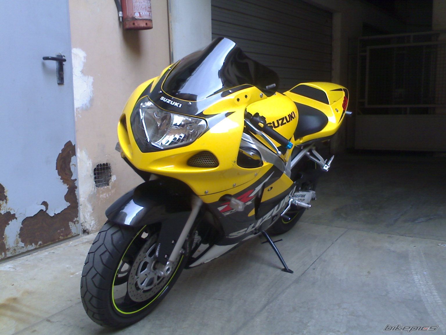 2001 SUZUKI GSX R 600 | Picture 1155975 motorcycle photo
