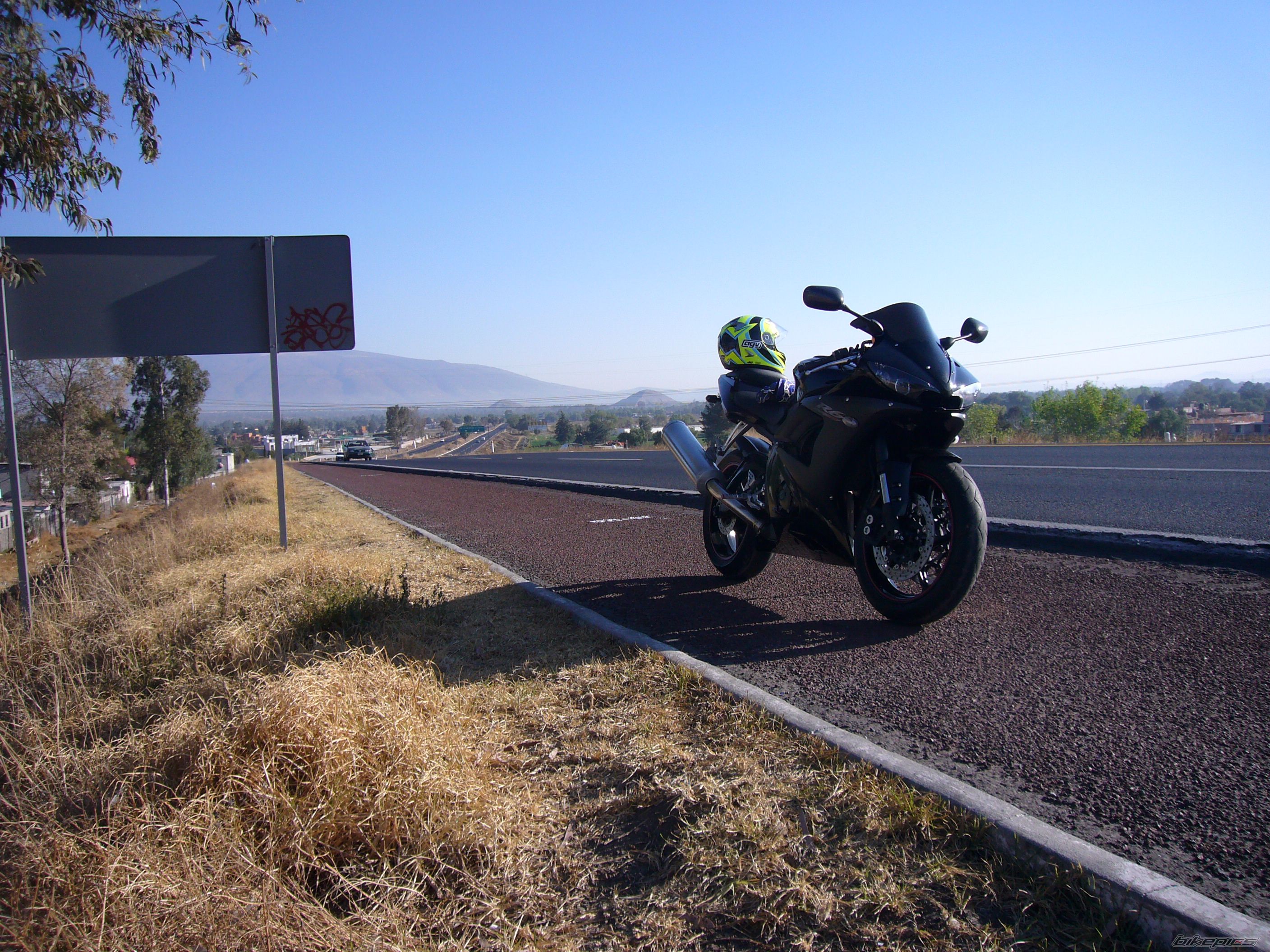 2005 YAMAHA YZF R6 | Picture 1172227 motorcycle photo