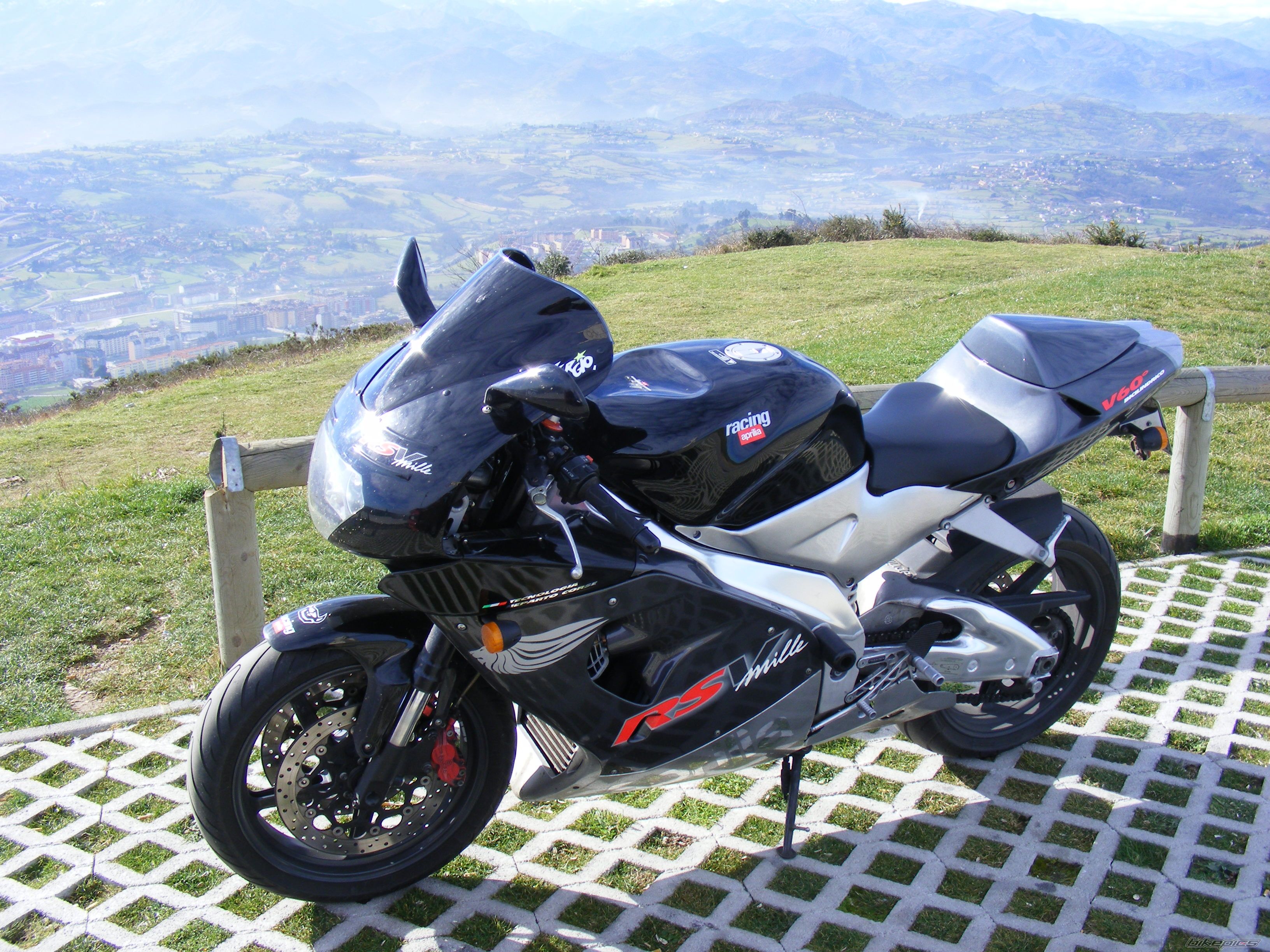 1999 APRILIA RSV 1000 MILLE | Picture 1173332 motorcycle photo