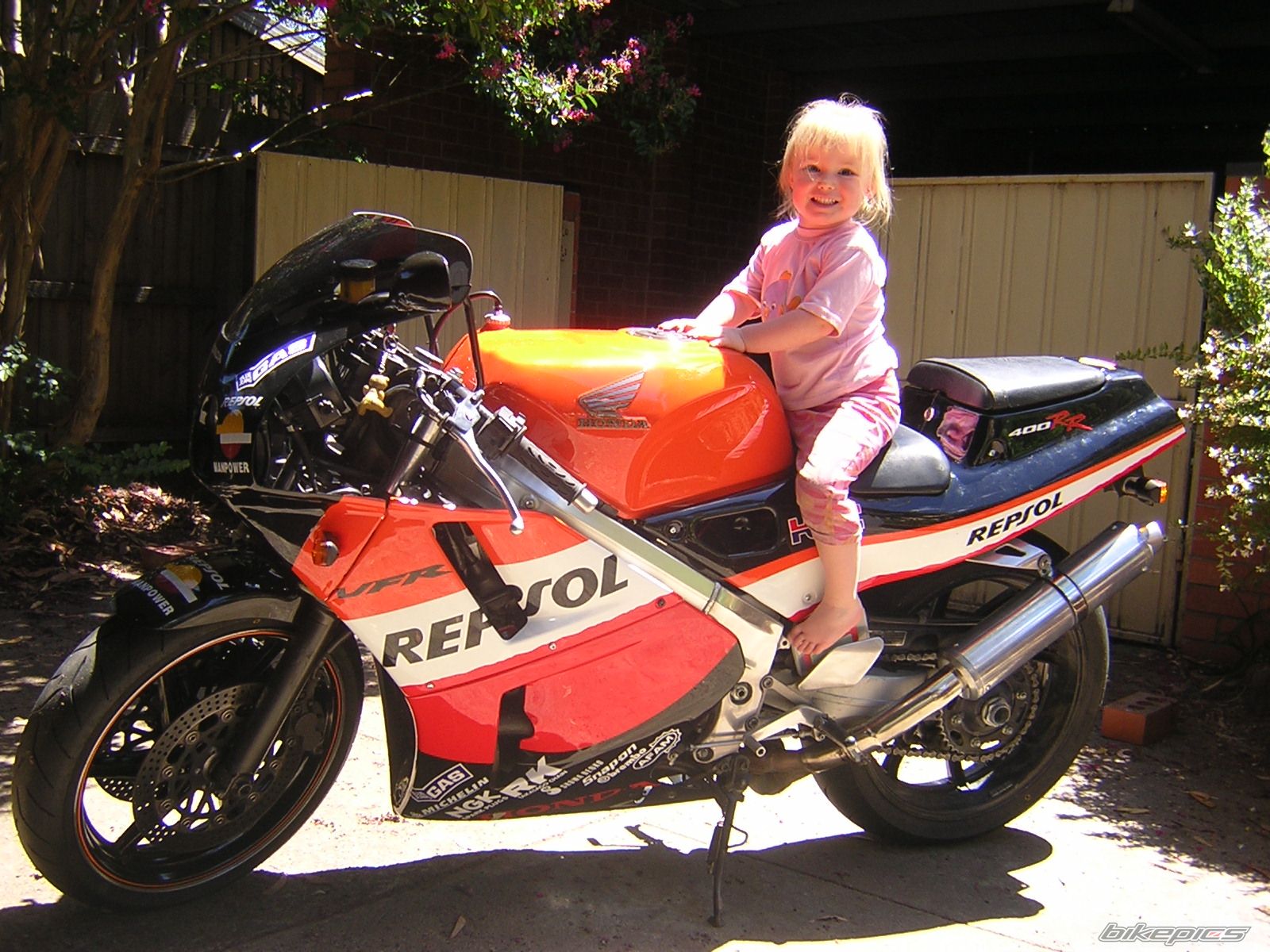 1990 HONDA VFR 400 | Picture 1180393 motorcycle photo