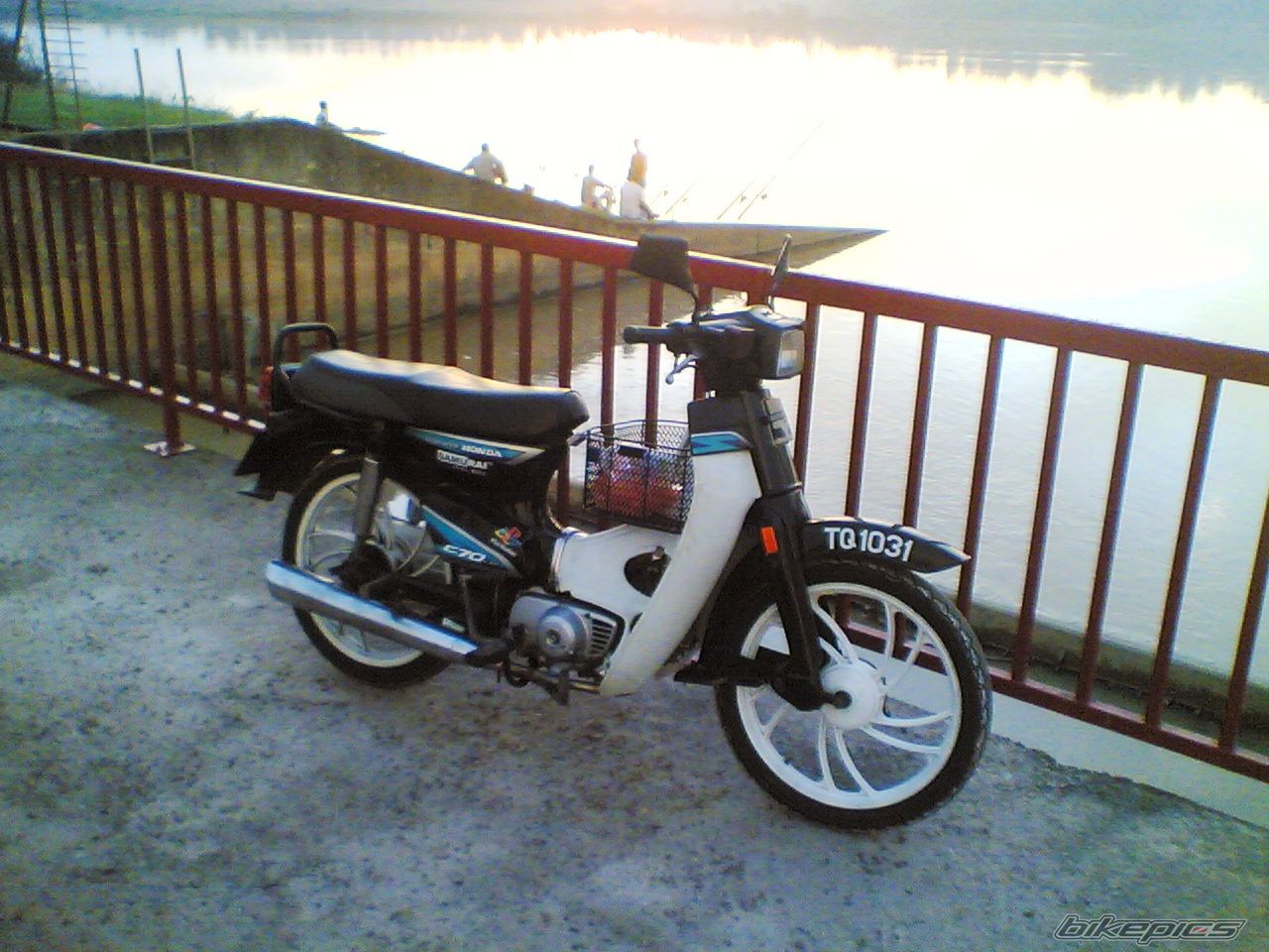 1992 HONDA C 70 | Picture 1196040 motorcycle photo