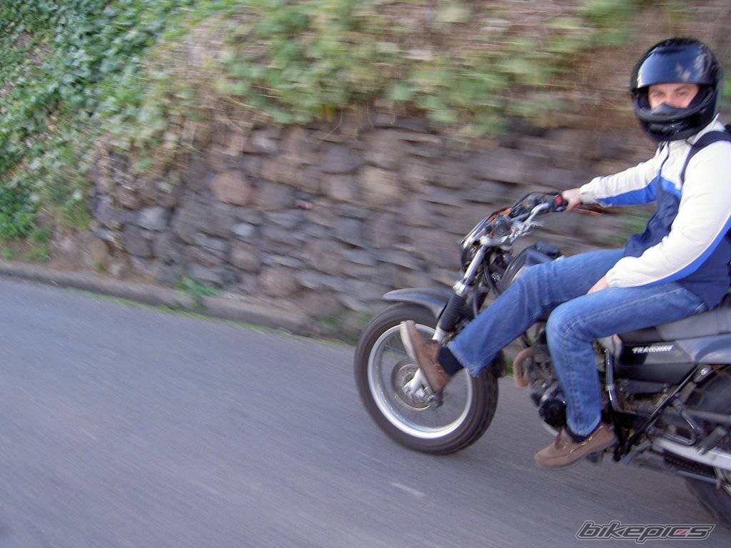2000 YAMAHA TW 125 | Picture 121229 motorcycle photo