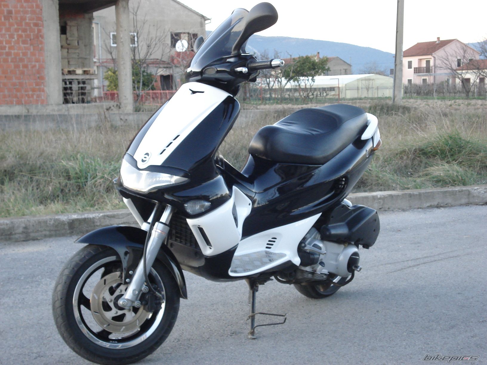 2008 GILERA RUNNER 200 VXR | Picture 1215968 motorcycle photo