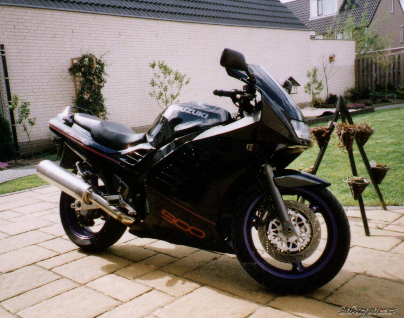 1995 SUZUKI RF 900 | Picture 12264 motorcycle photo