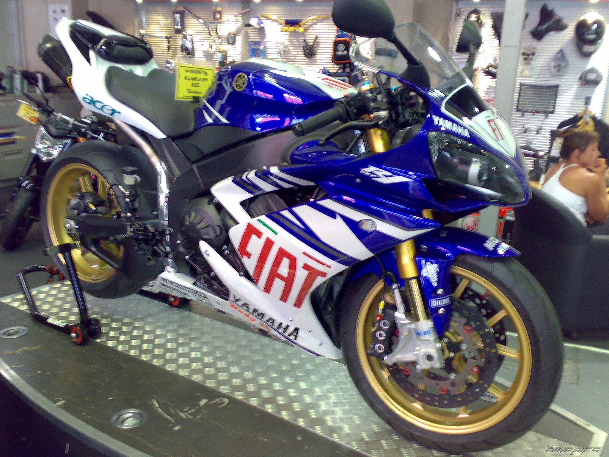 2009 YAMAHA YZF R1 | Picture 1226427 motorcycle photo
