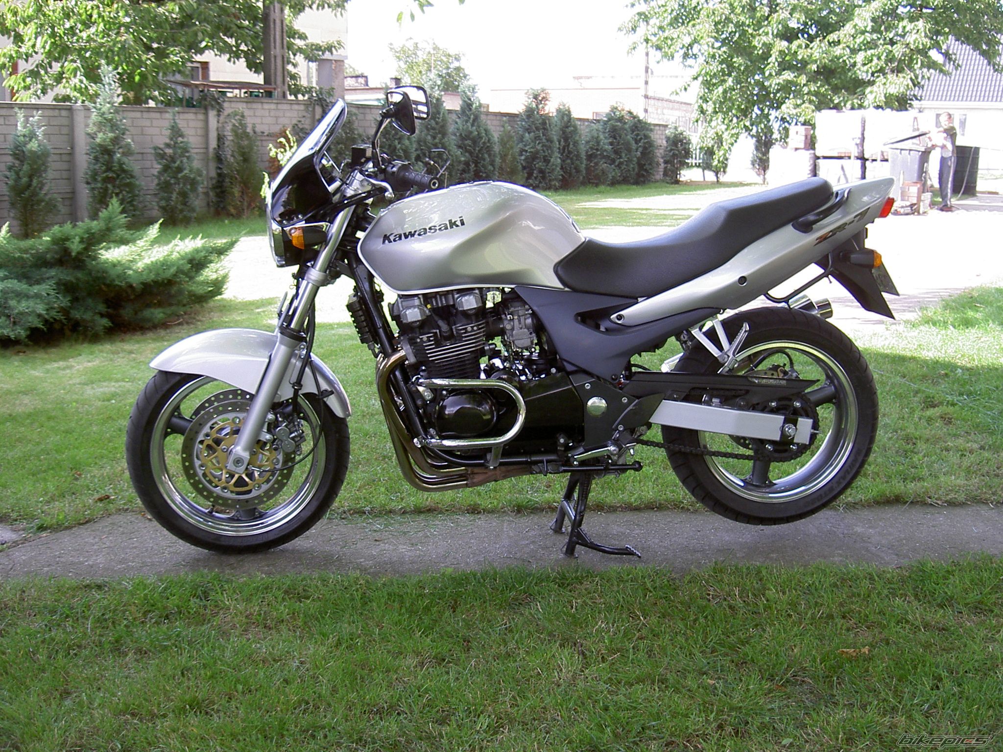 2001 KAWASAKI ZR 7 | Picture 1236001 motorcycle photo