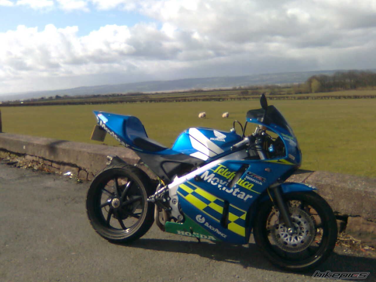 1991 HONDA VFR 400 | Picture 1254827 motorcycle photo