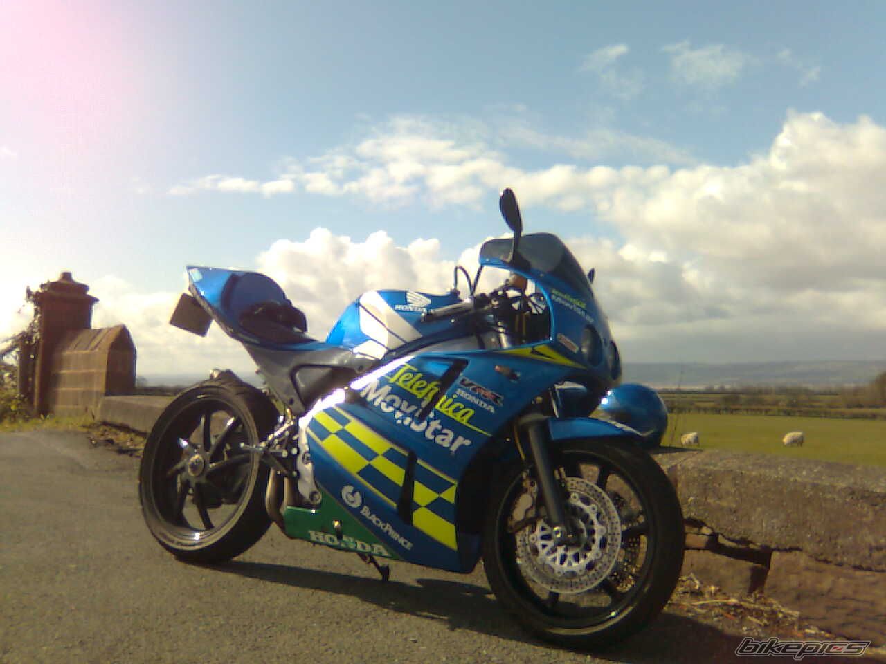 1991 HONDA VFR 400 | Picture 1254830 motorcycle photo