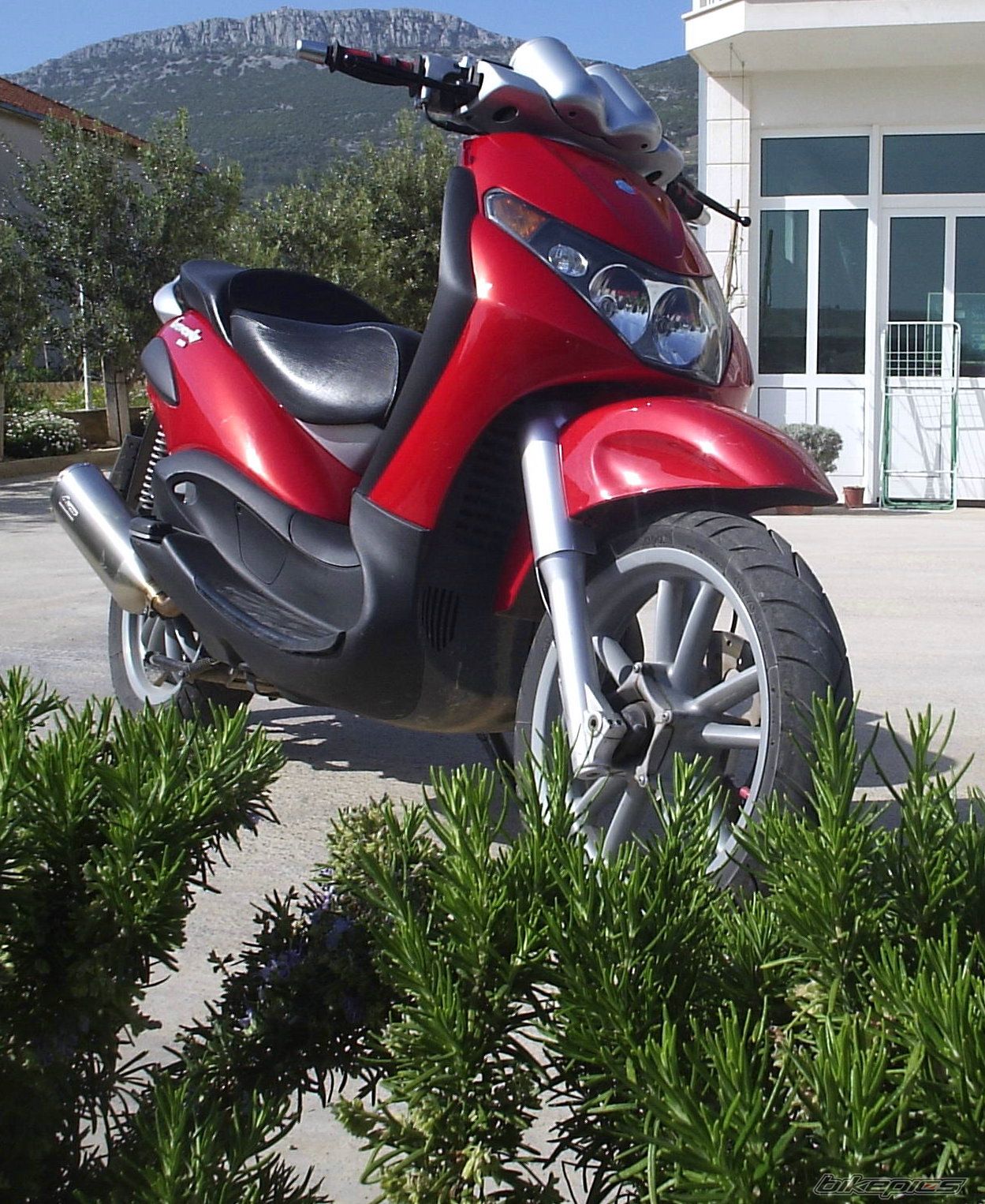 2002 PIAGGIO BEVERLY 200 | Picture 1273111 motorcycle photo