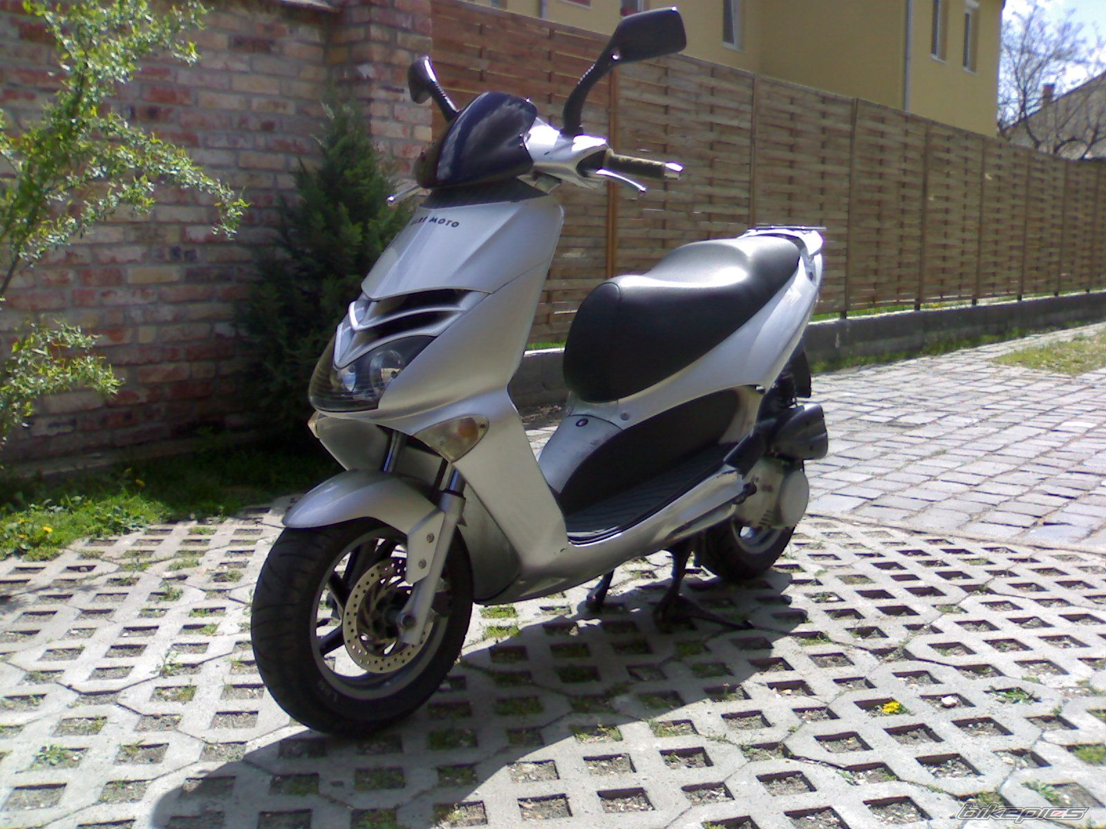 2001 APRILIA LEONARDO 150 | Picture 1277532 motorcycle photo