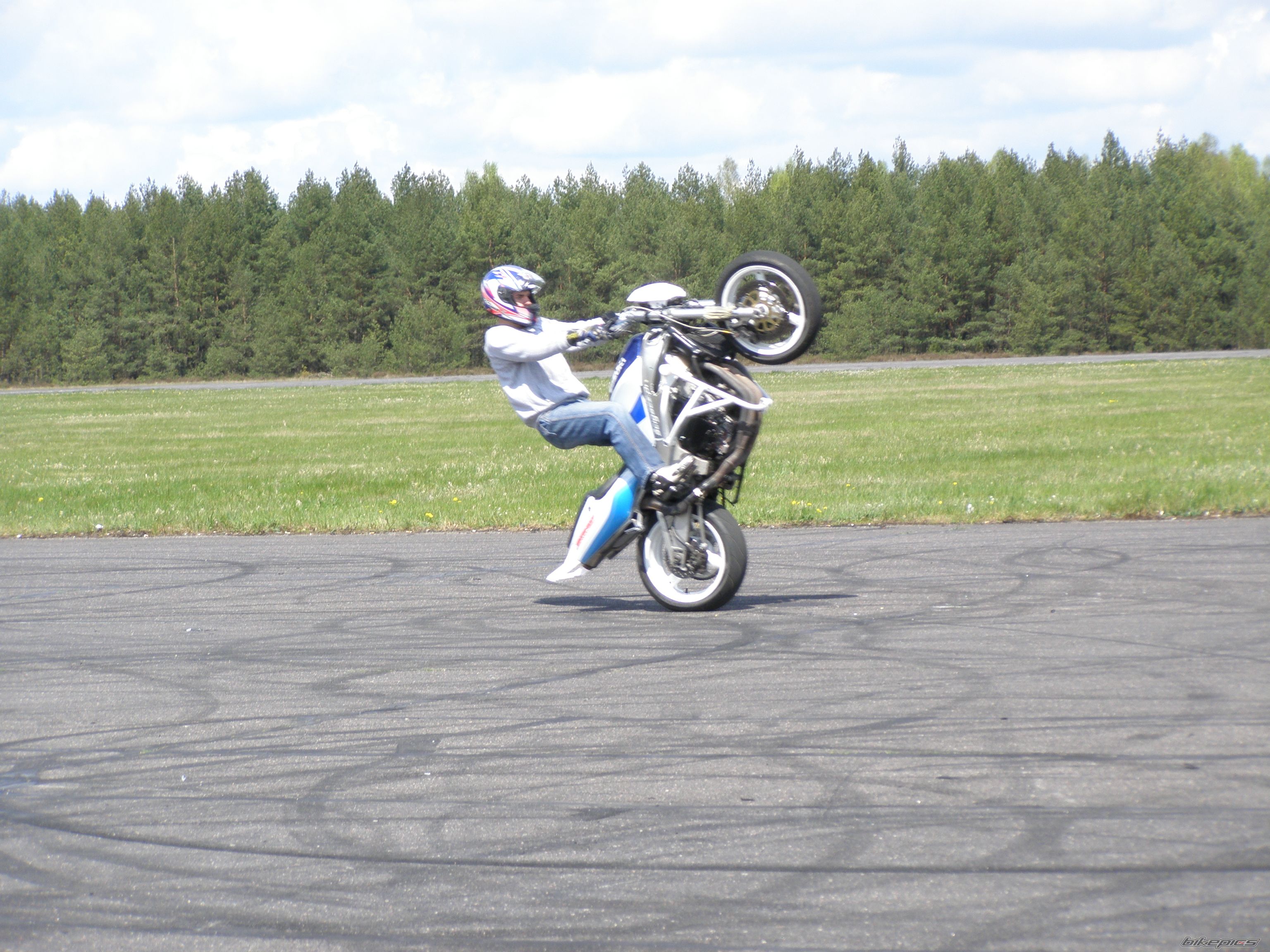 1998 SUZUKI GSX R 750 | Picture 1279823 motorcycle photo
