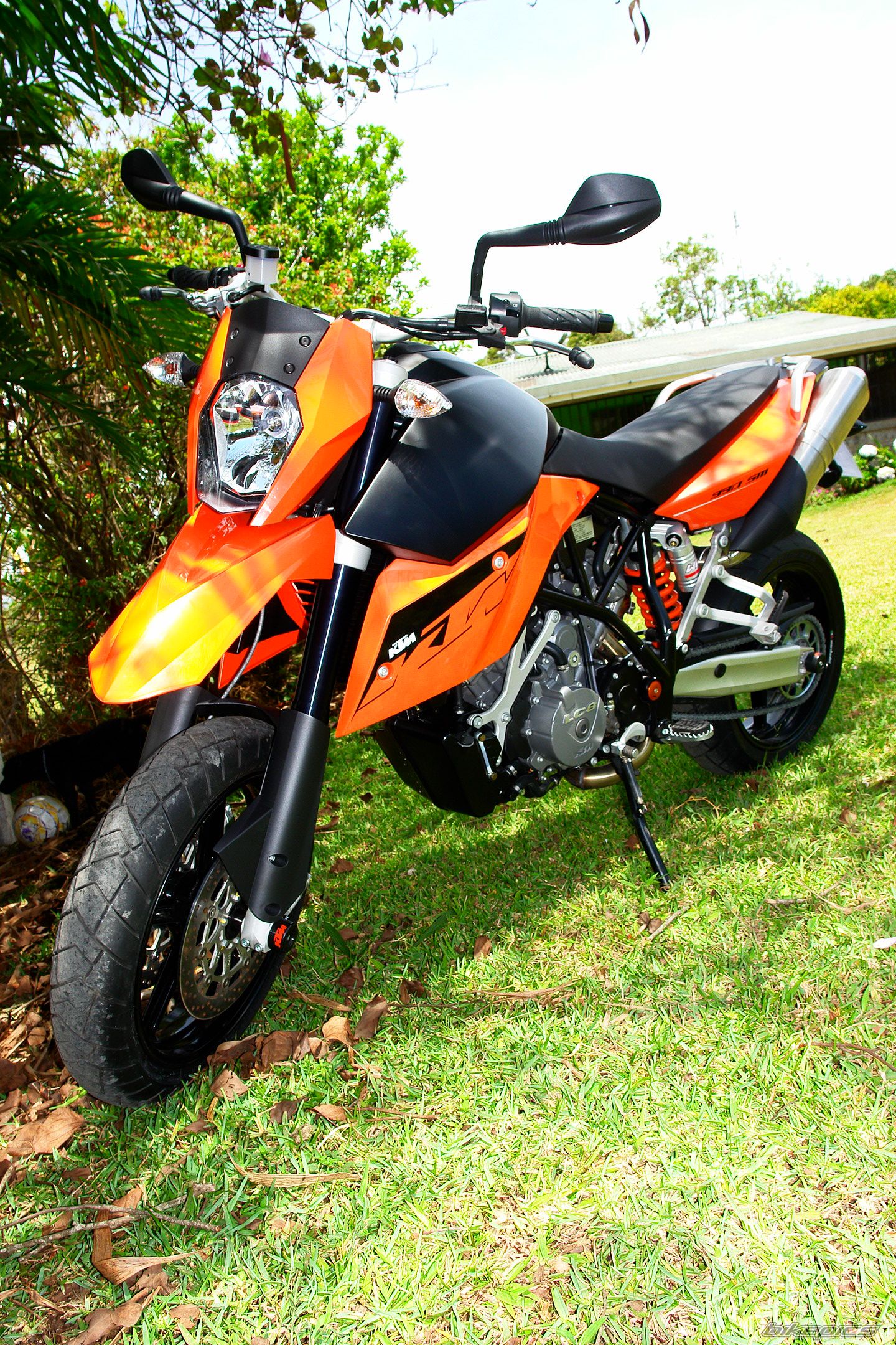 2008 KTM 950 SUPERMOTO | Picture 1292885 motorcycle photo