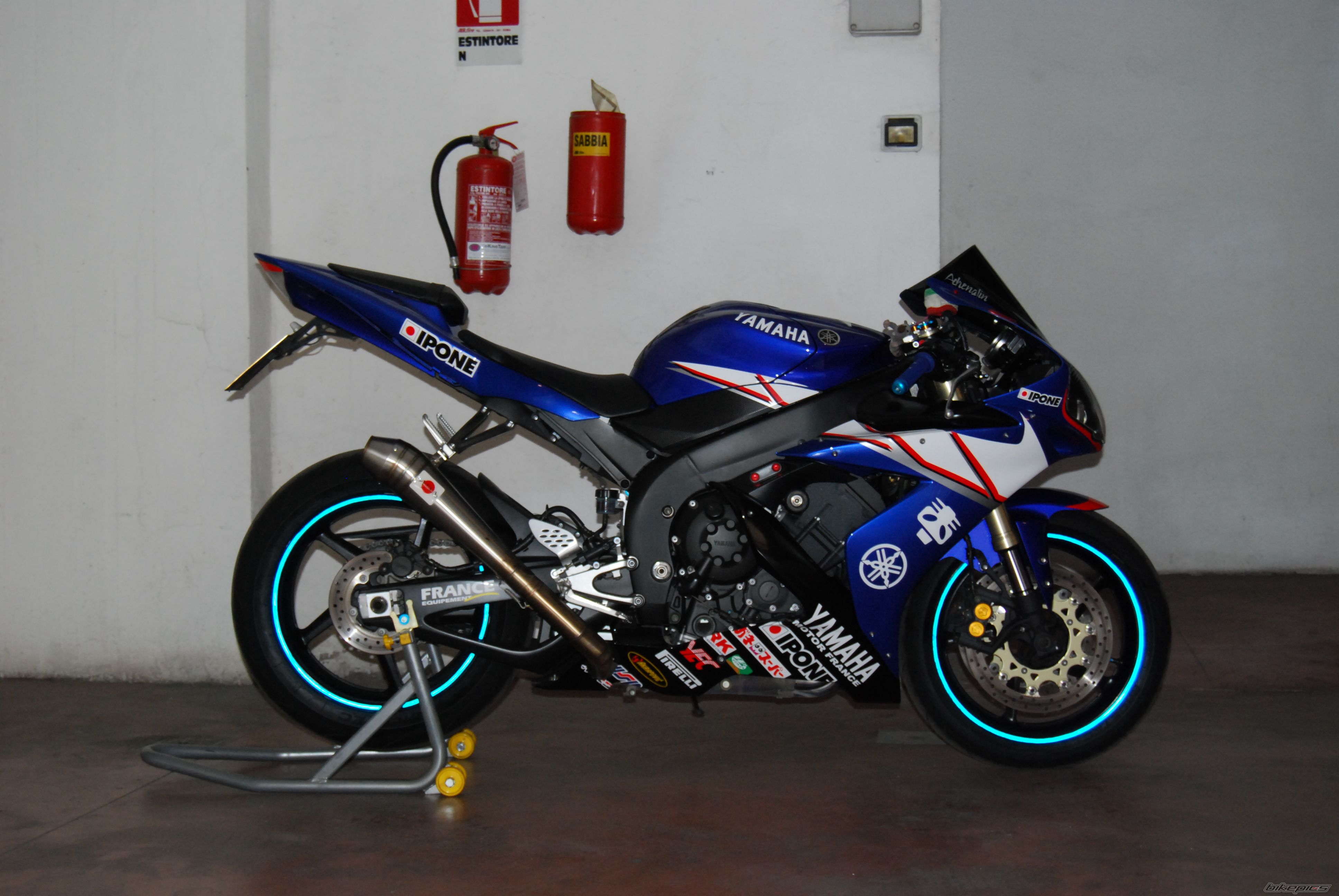 2005 YAMAHA YZF R1 | Picture 1298432 motorcycle photo