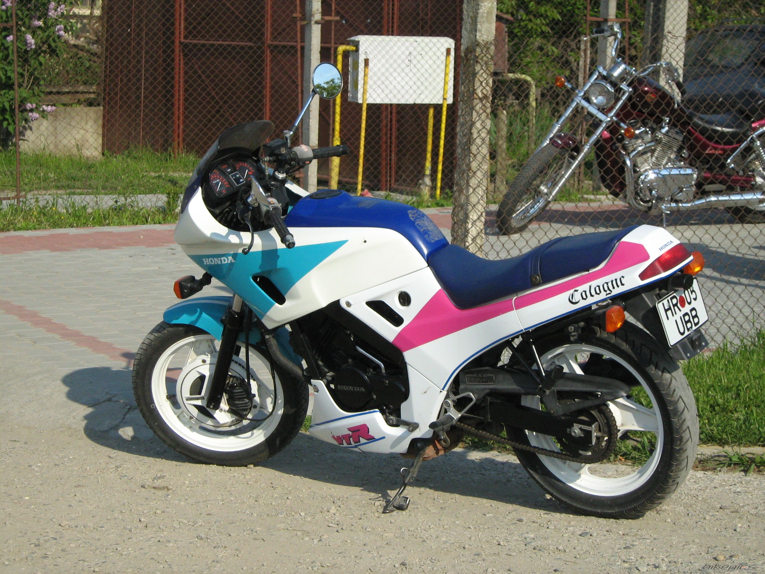 1989 HONDA VTR 250 | Picture 1301263 motorcycle photo
