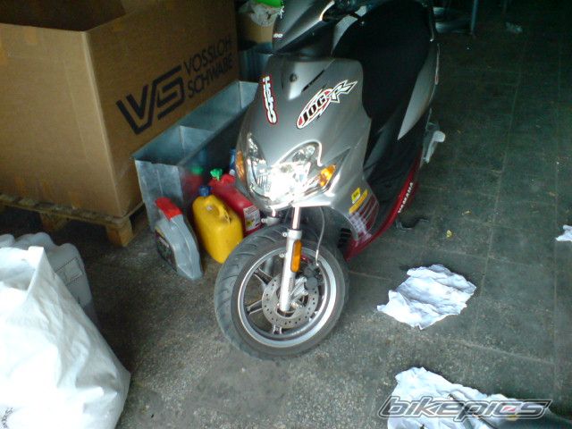 2005 YAMAHA JOG R CS 50 | Picture 1307219 motorcycle photo