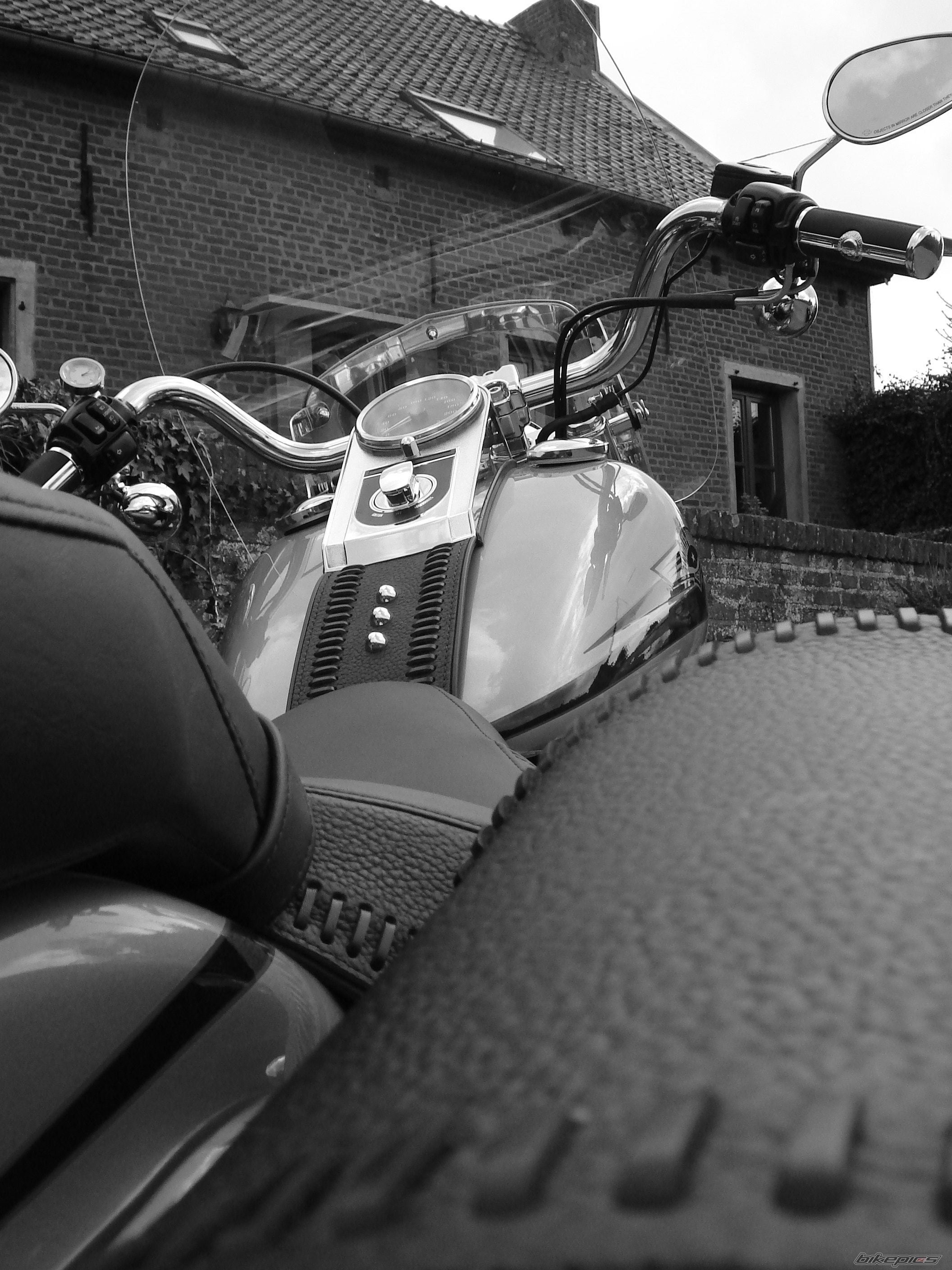 2007 HARLEY DAVIDSON CUSTOM | Picture 1308026 motorcycle photo
