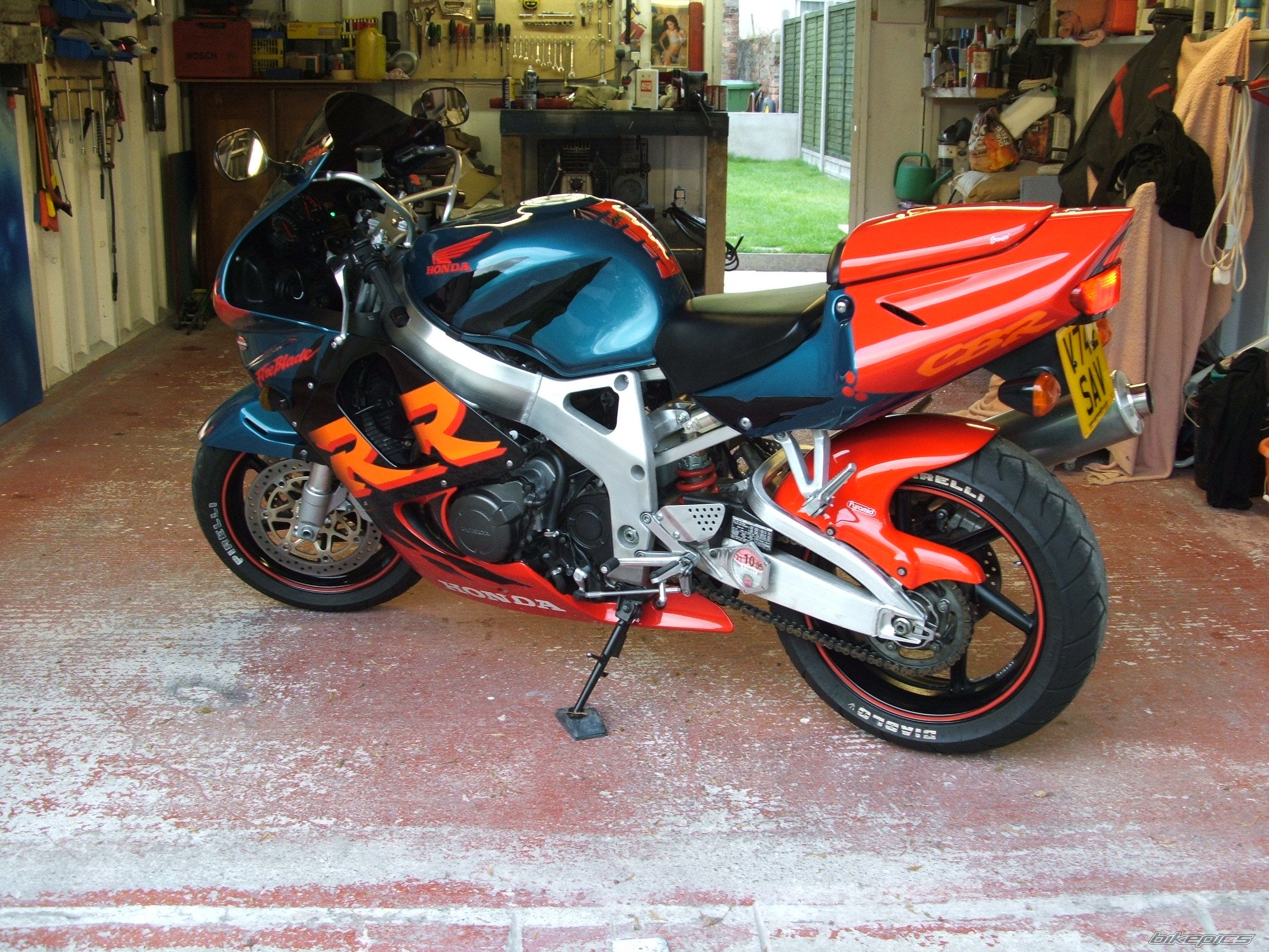 1999 HONDA CBR 900 | Picture 1308727 motorcycle photo