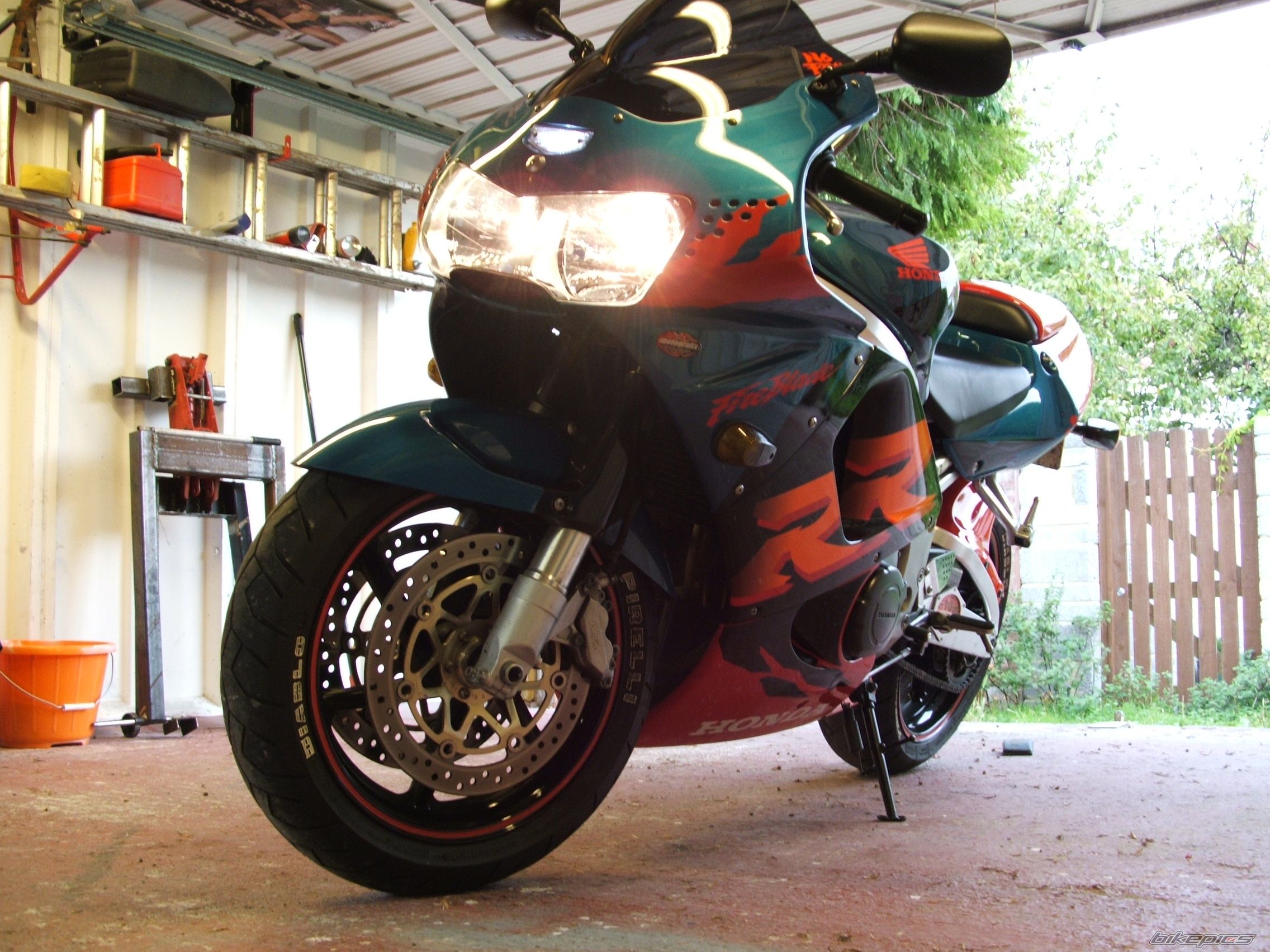 1999 HONDA CBR 900 | Picture 1308729 motorcycle photo
