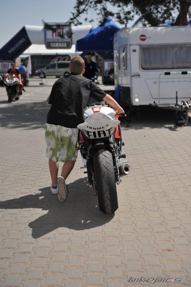 2008 YAMAHA YZF R6 | Picture 1311273 motorcycle photo
