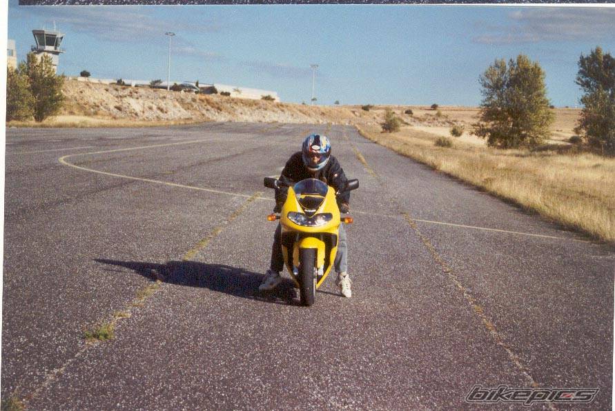 2001 SUZUKI TL1000R | Picture 13126 motorcycle photo