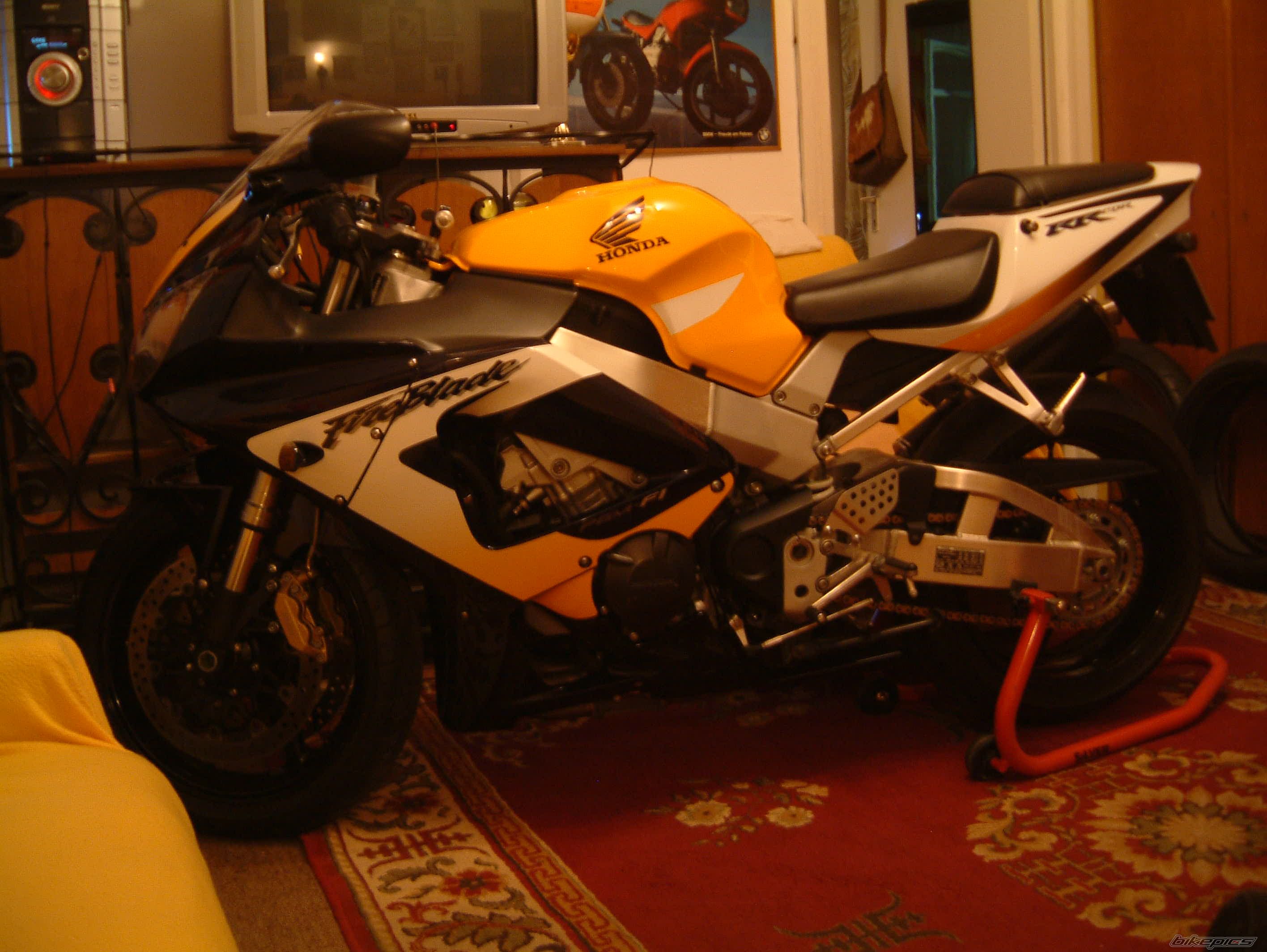 2000 HONDA CBR 900 | Picture 1319902 motorcycle photo