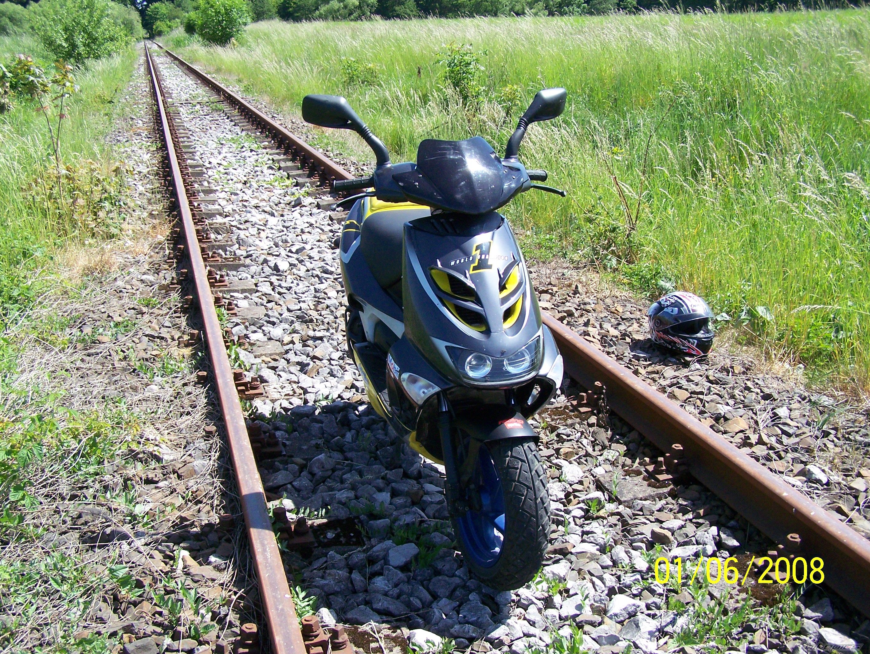 2001 APRILIA SR 50 | Picture 1320510 motorcycle photo