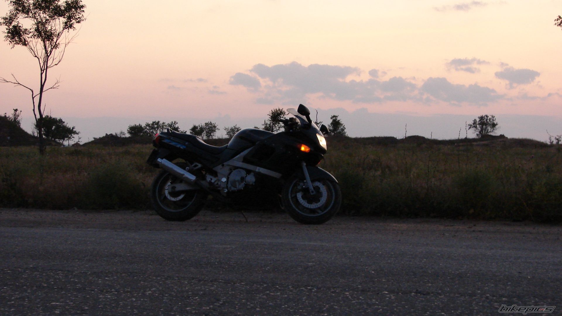 1996 KAWASAKI ZZR 400 | Picture 1329184 motorcycle photo