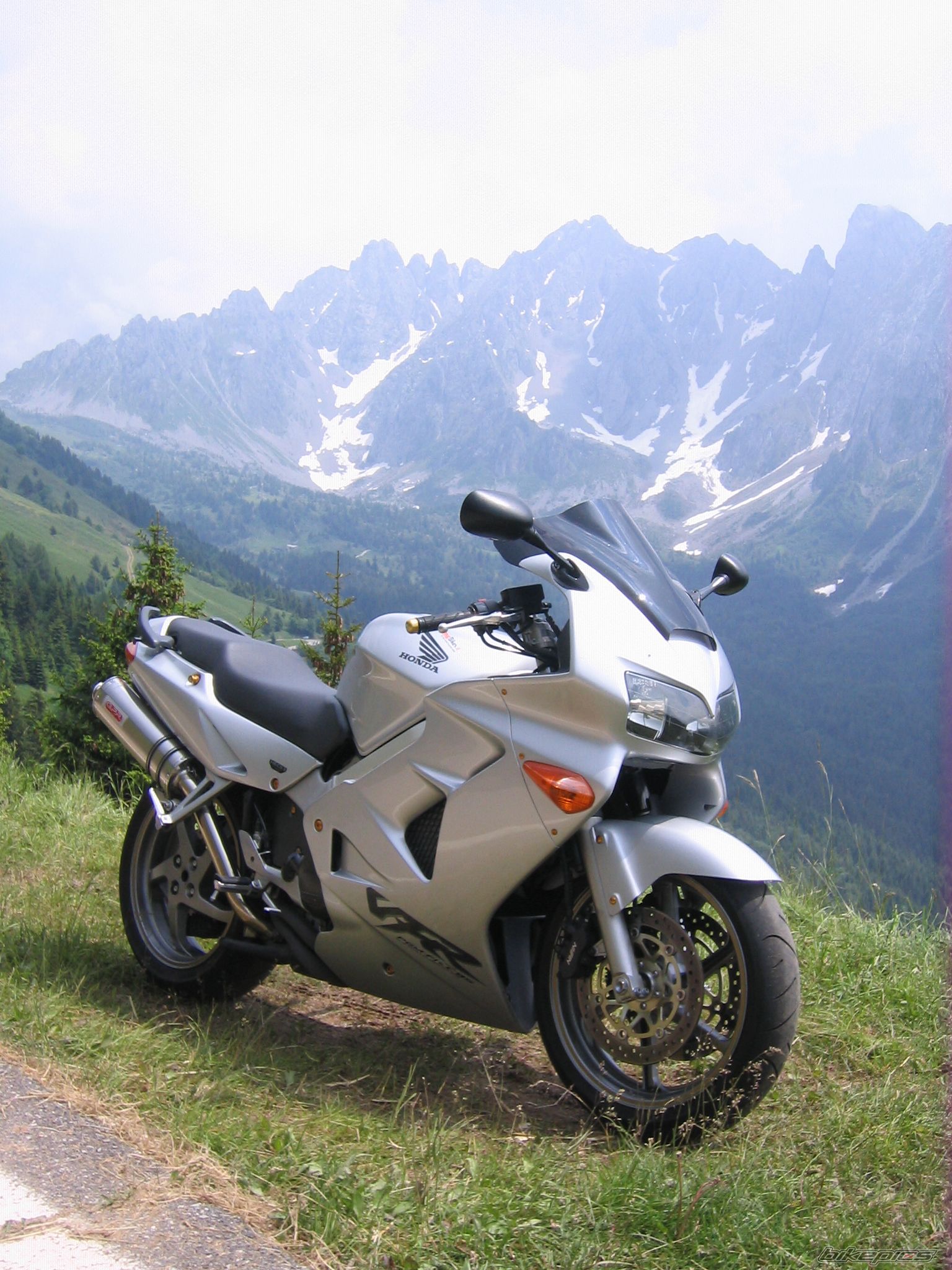 2001 HONDA VFR 800 | Picture 1330117 motorcycle photo
