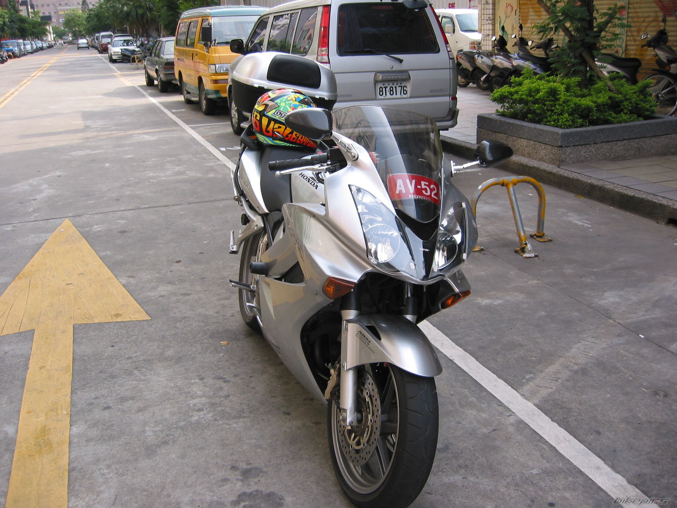 2005 HONDA VFR 800 | Picture 1331802 motorcycle photo