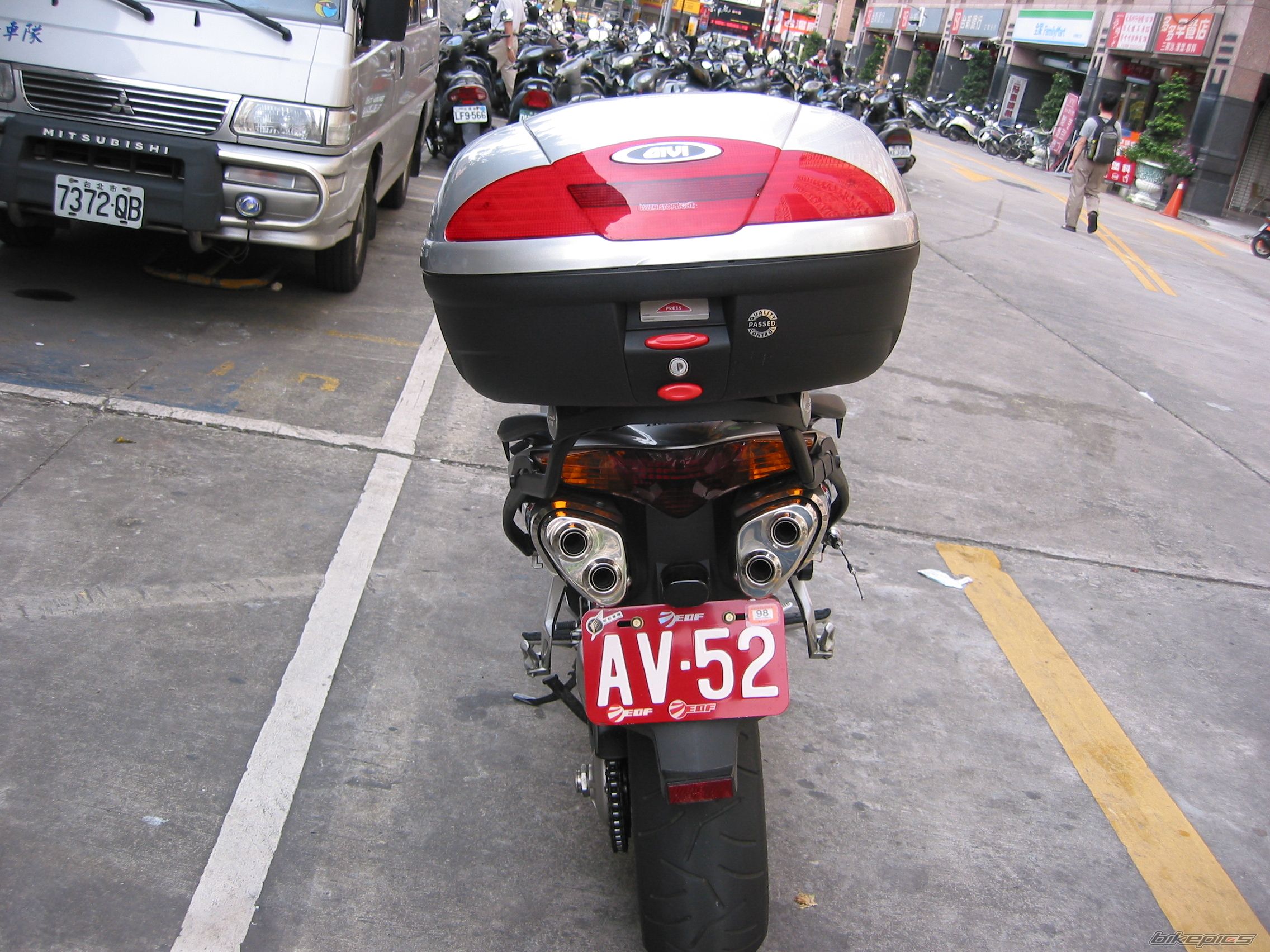 2005 HONDA VFR 800 | Picture 1331804 motorcycle photo