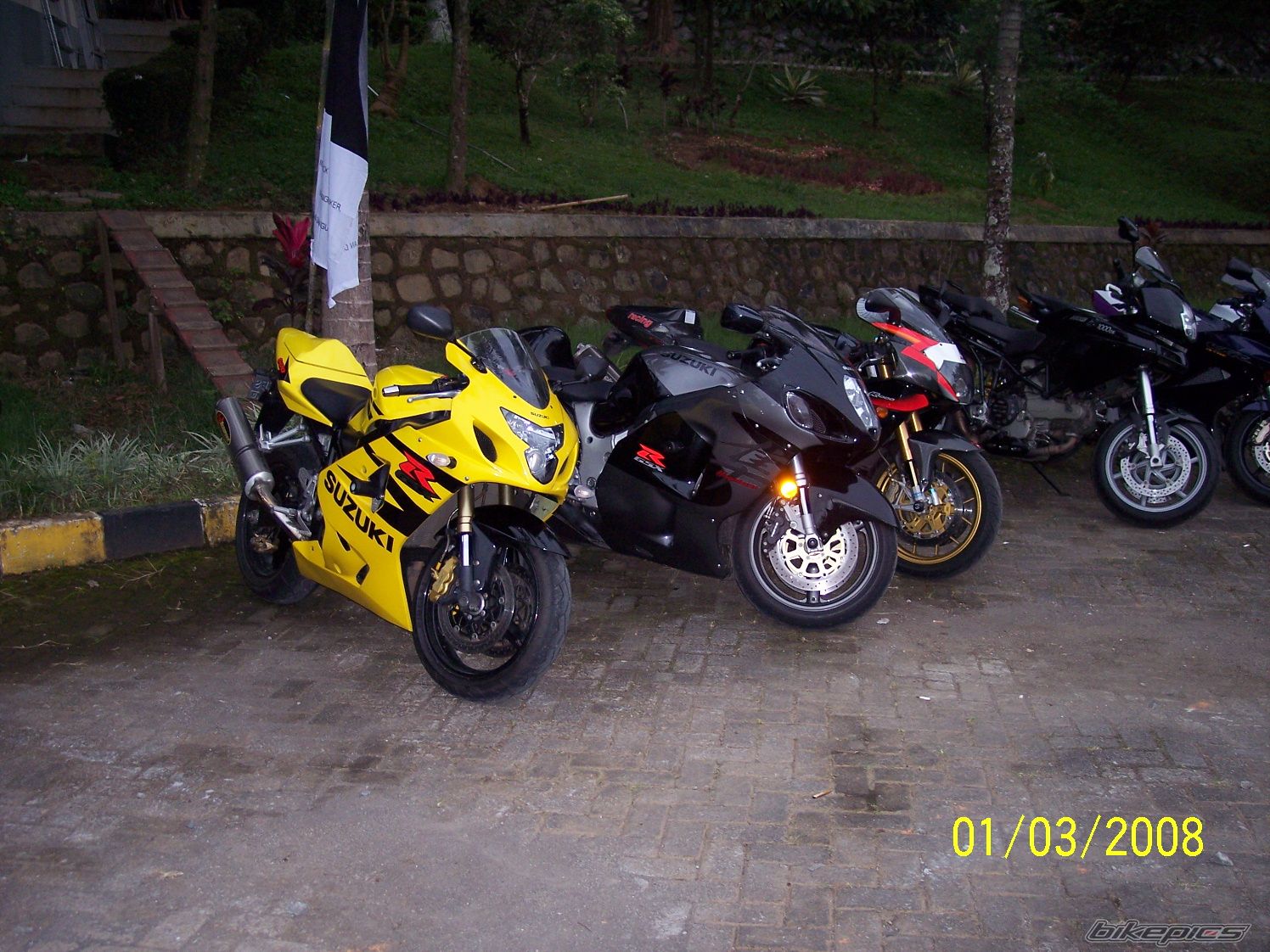 2004 SUZUKI GSX R 600 | Picture 1333391 motorcycle photo