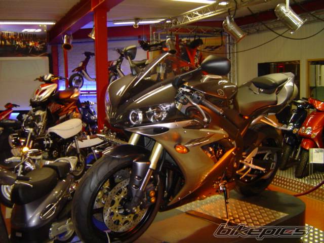 2004 YAMAHA YZF R1 | Picture 133498 motorcycle photo